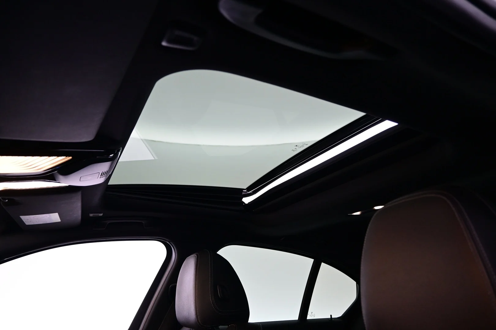 Car Image - 3YAnJ79KU7E8l3e0AIHjDF