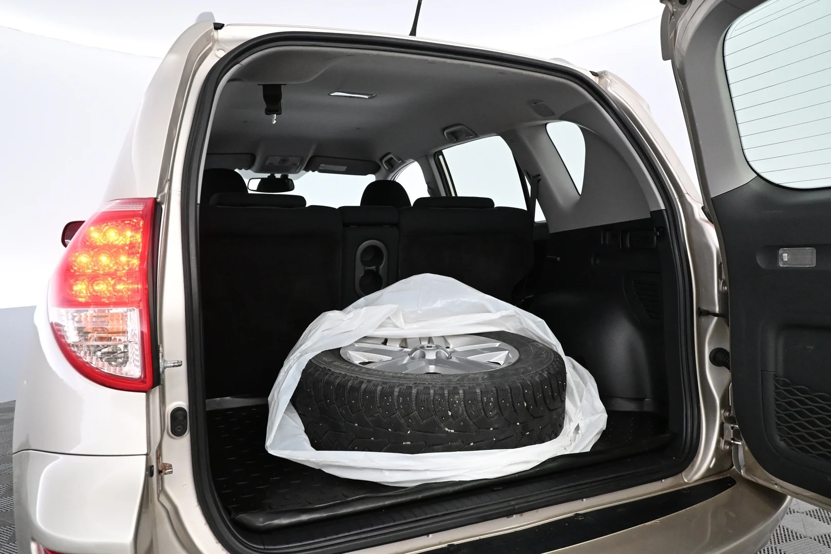Car Image - 2hJgFOSQp5TVPXyMZqYlam