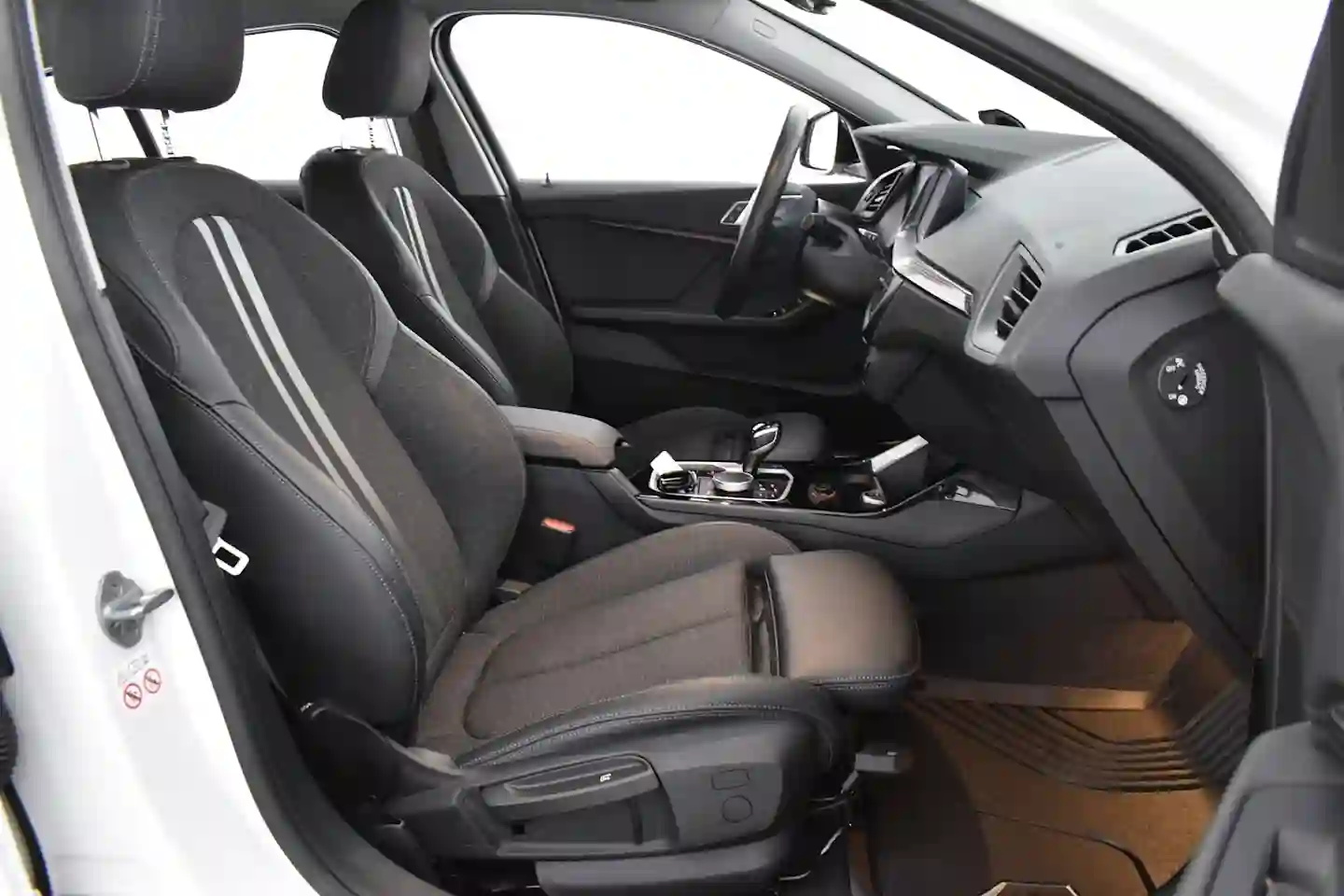 Car Image - 1xjtzKrP64jPVCPCDcc0Th