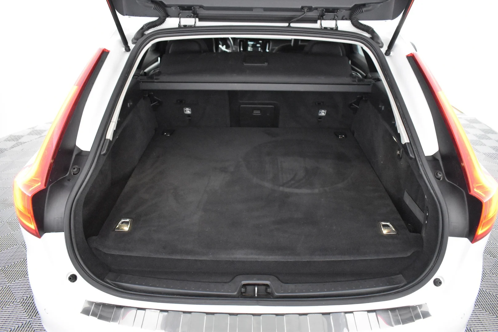 Car Image - 2QgY8eVOiAL9ELqqtLT2Q