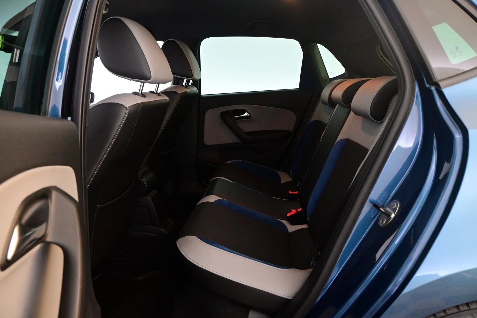 Car Image - 4aHSANAyxPEsyUGKEwj9nM