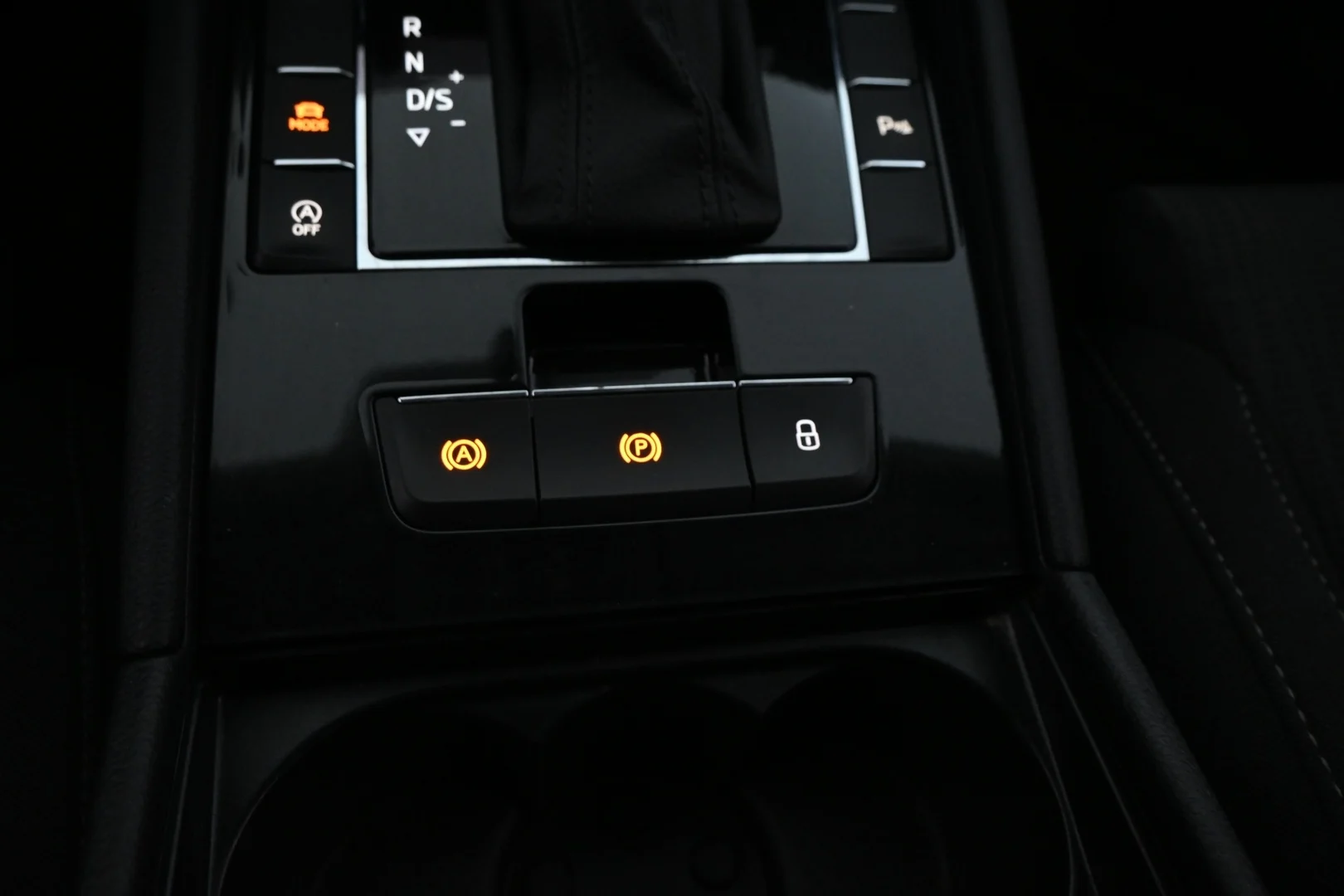 Car Image - jED9IBC5cv4NGFKDLZNA2