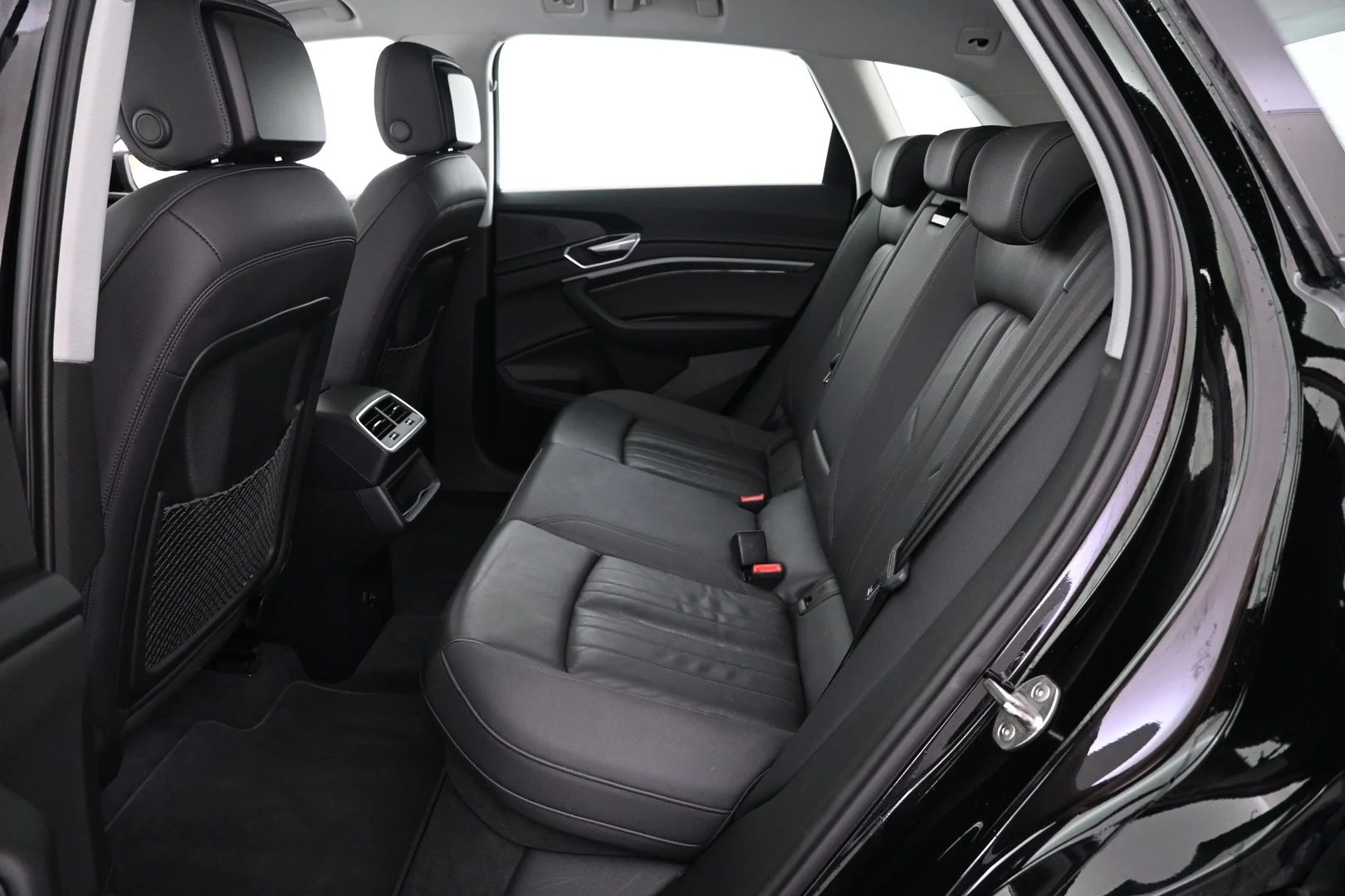 Car Image - 6Y49SiNa64hyRxZlMJsM6W