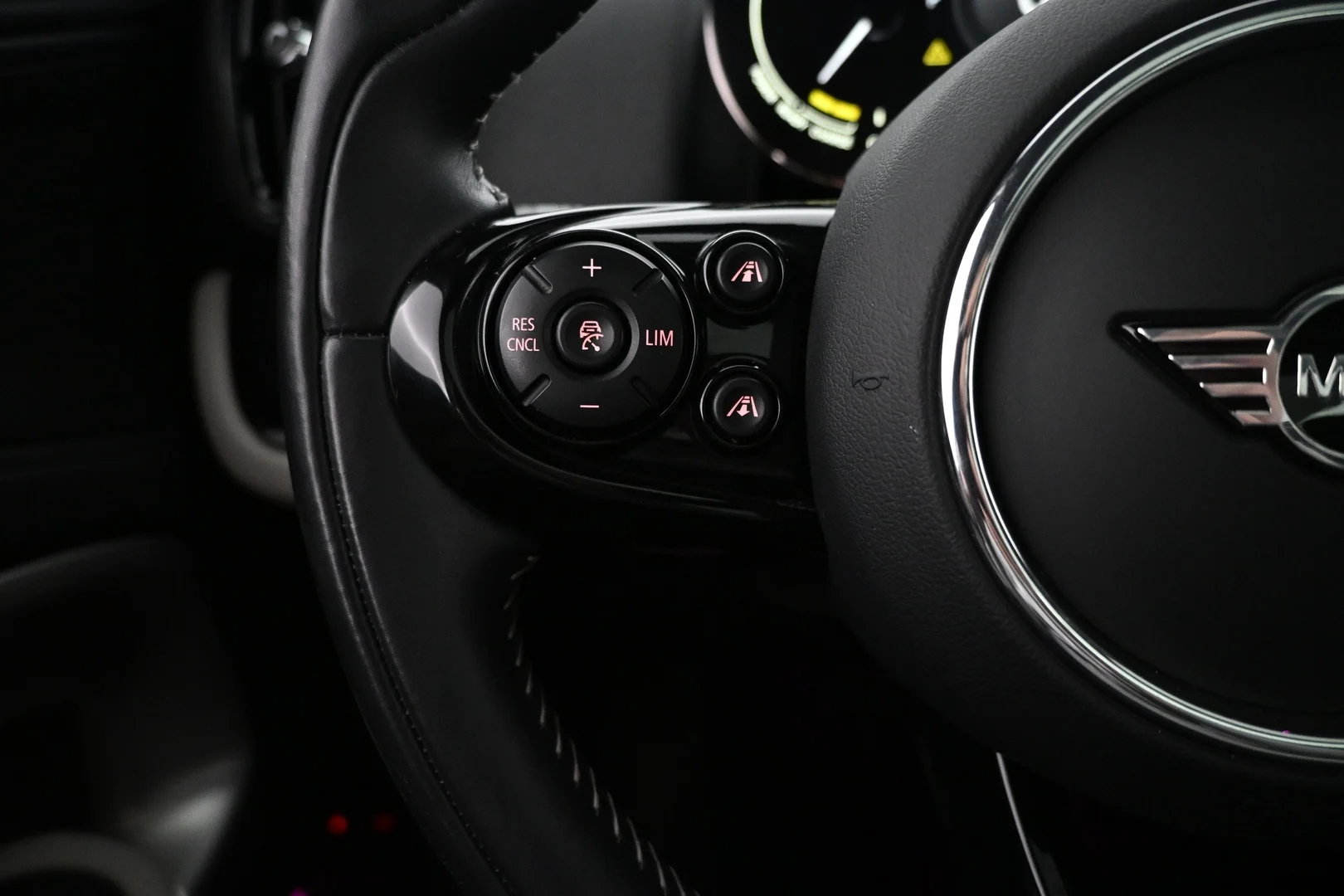 Car Image - 1FiEdqKWY70lTnM3KeRi84