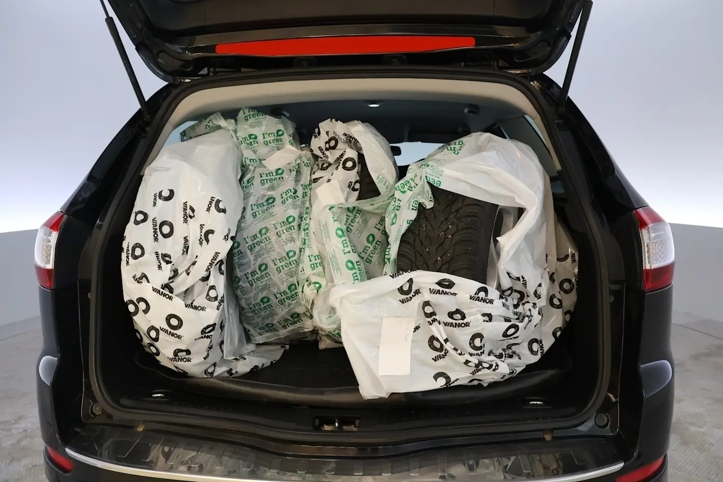 Car Image - 24VKPiODhkLtoeWiYH7Nxh
