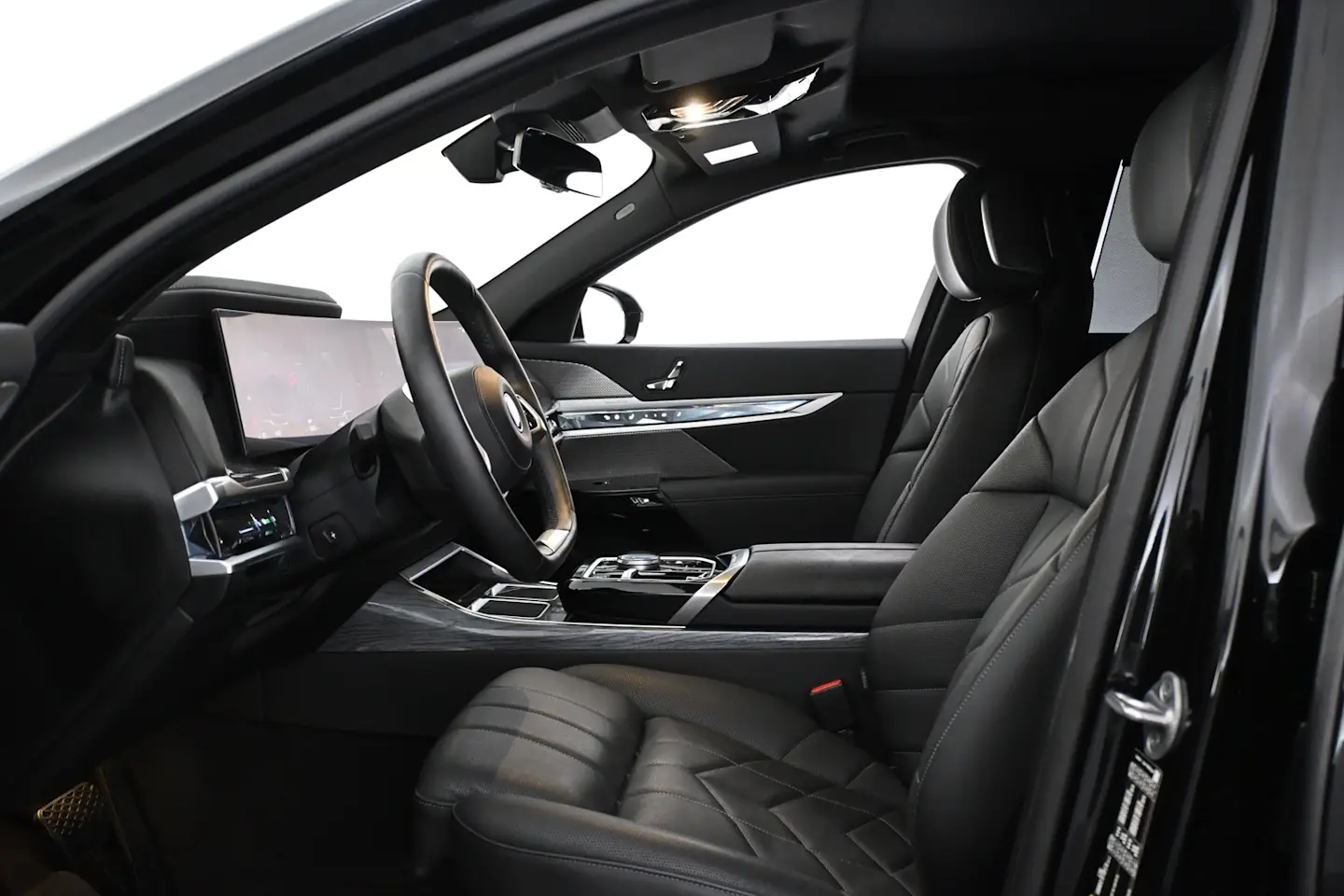Car Image - 5az1c4F94aKq9M6FX9n1zt