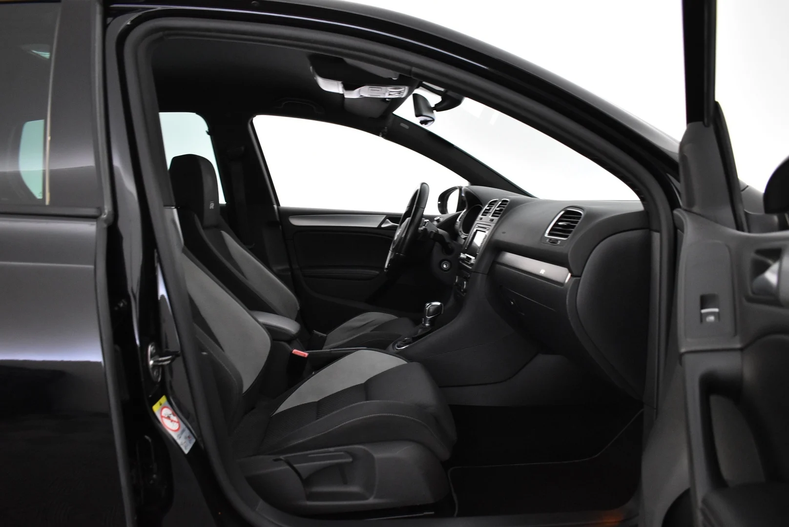 Car Image - 45VU7Fmcc1Tux0wrDwlVU6