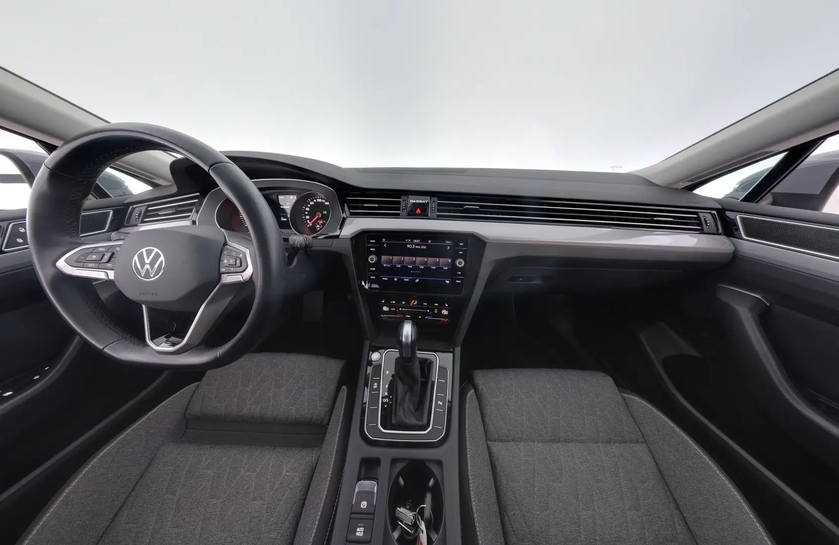 Car Image - NE2QGmWpa3dbhnJ52Z9YL