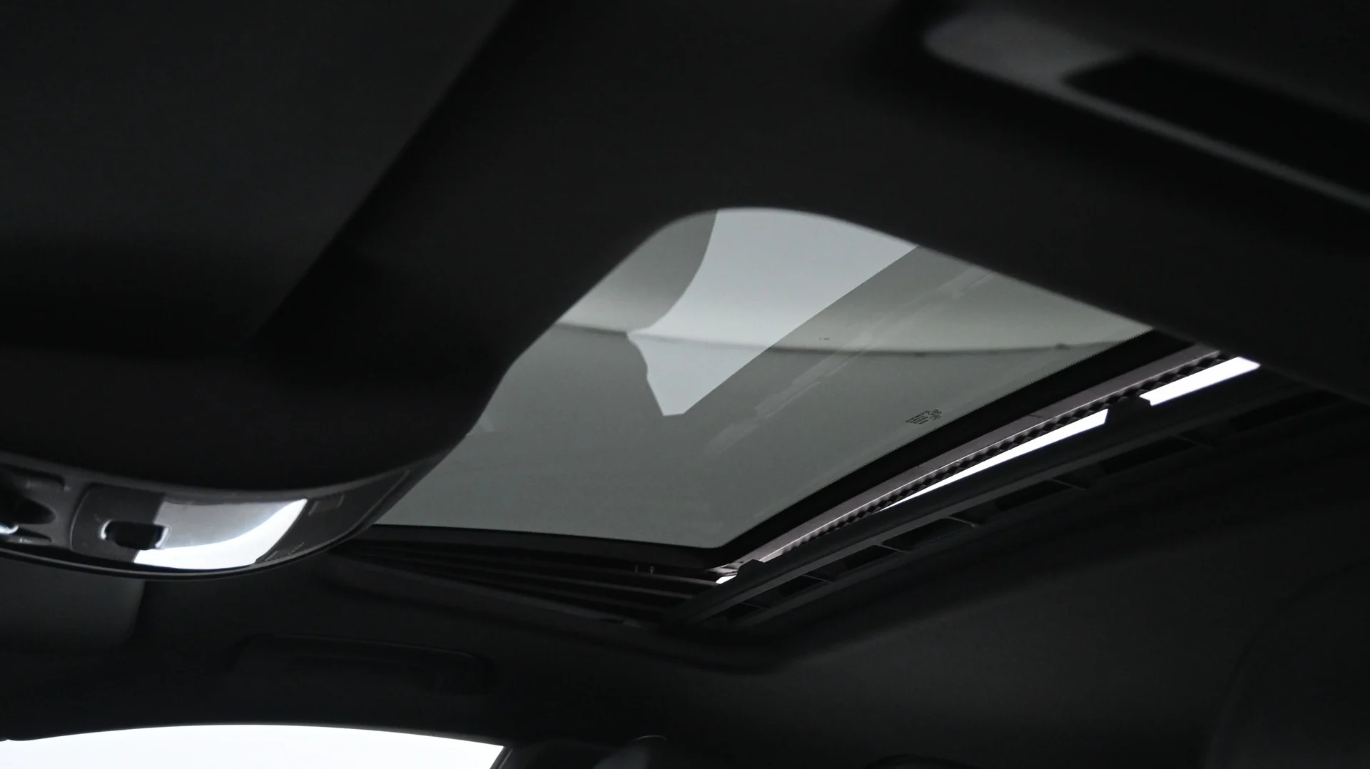 Car Image - 6moijNqvXY0lJpd1KhYDHX