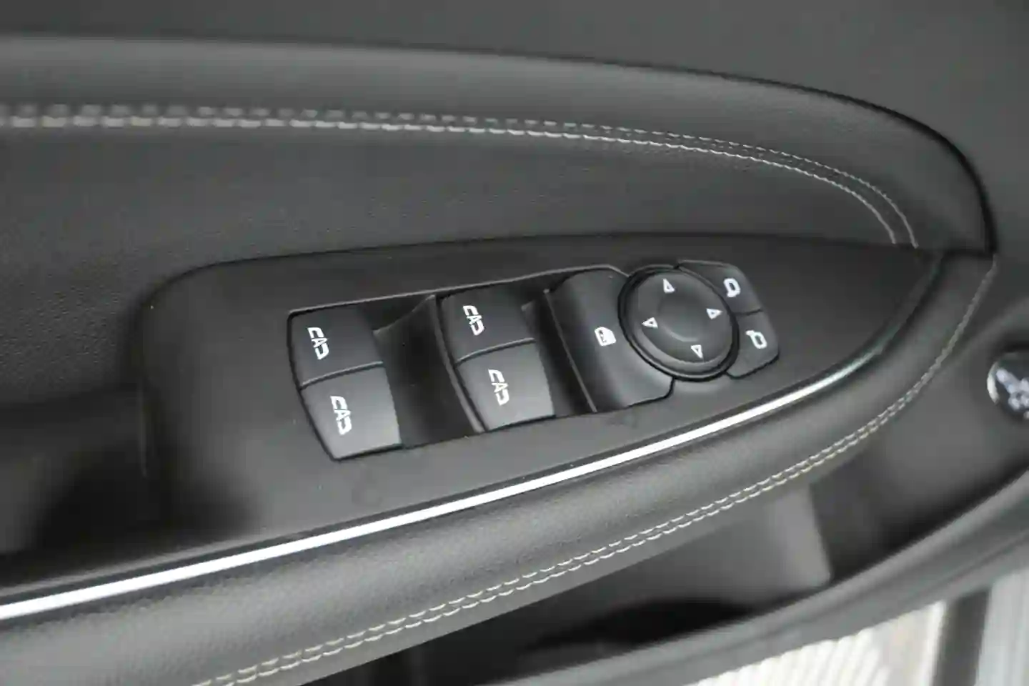 Car Image - 307thW2deAAYzTdgr2ENDo