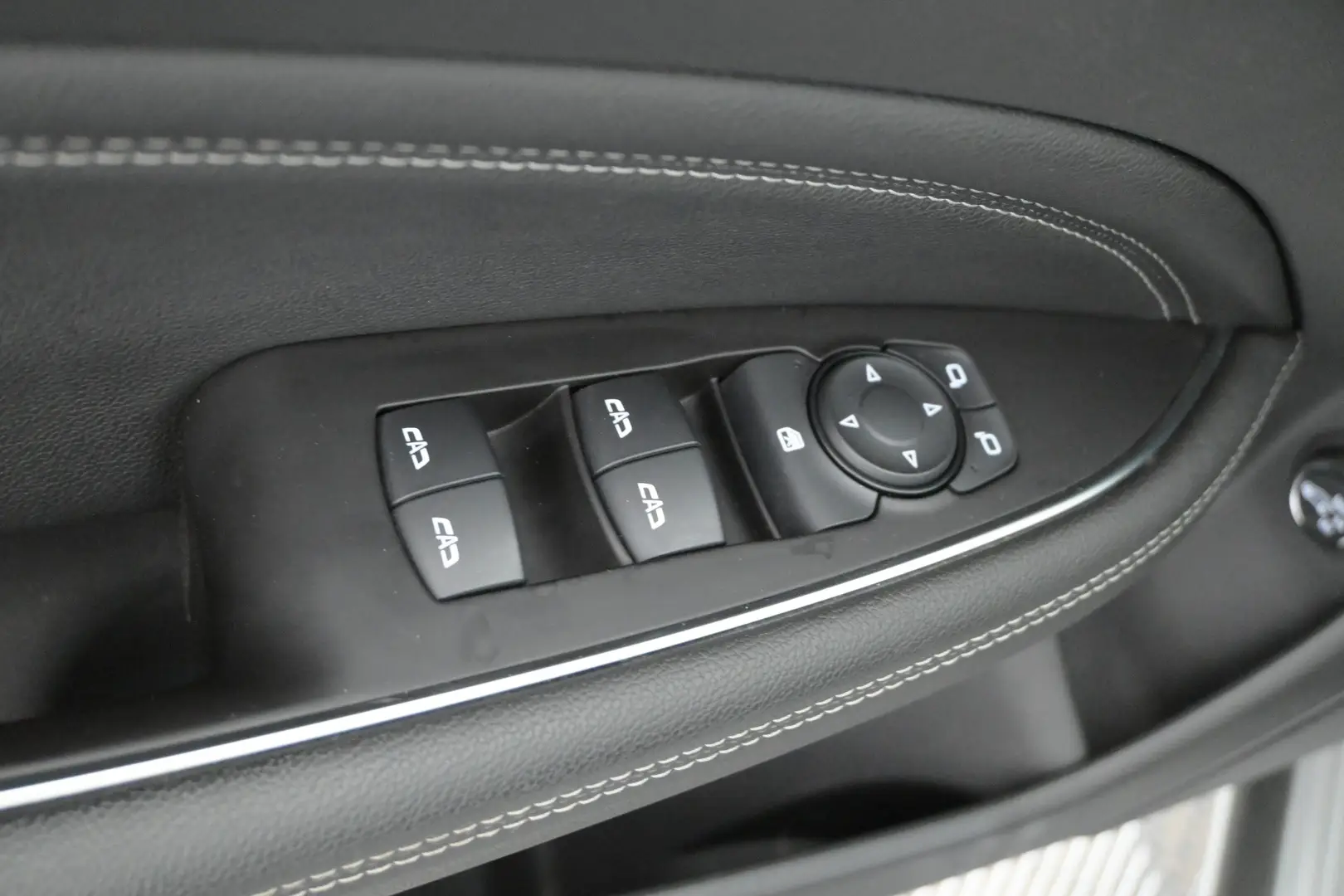 Car Image - 307thW2deAAYzTdgr2ENDo