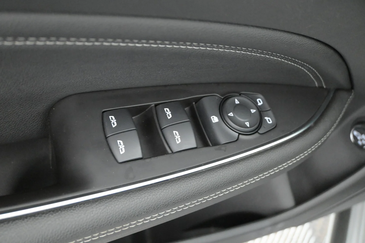 Car Image - 307thW2deAAYzTdgr2ENDo