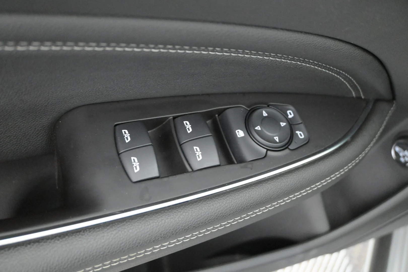 Car Image - 307thW2deAAYzTdgr2ENDo