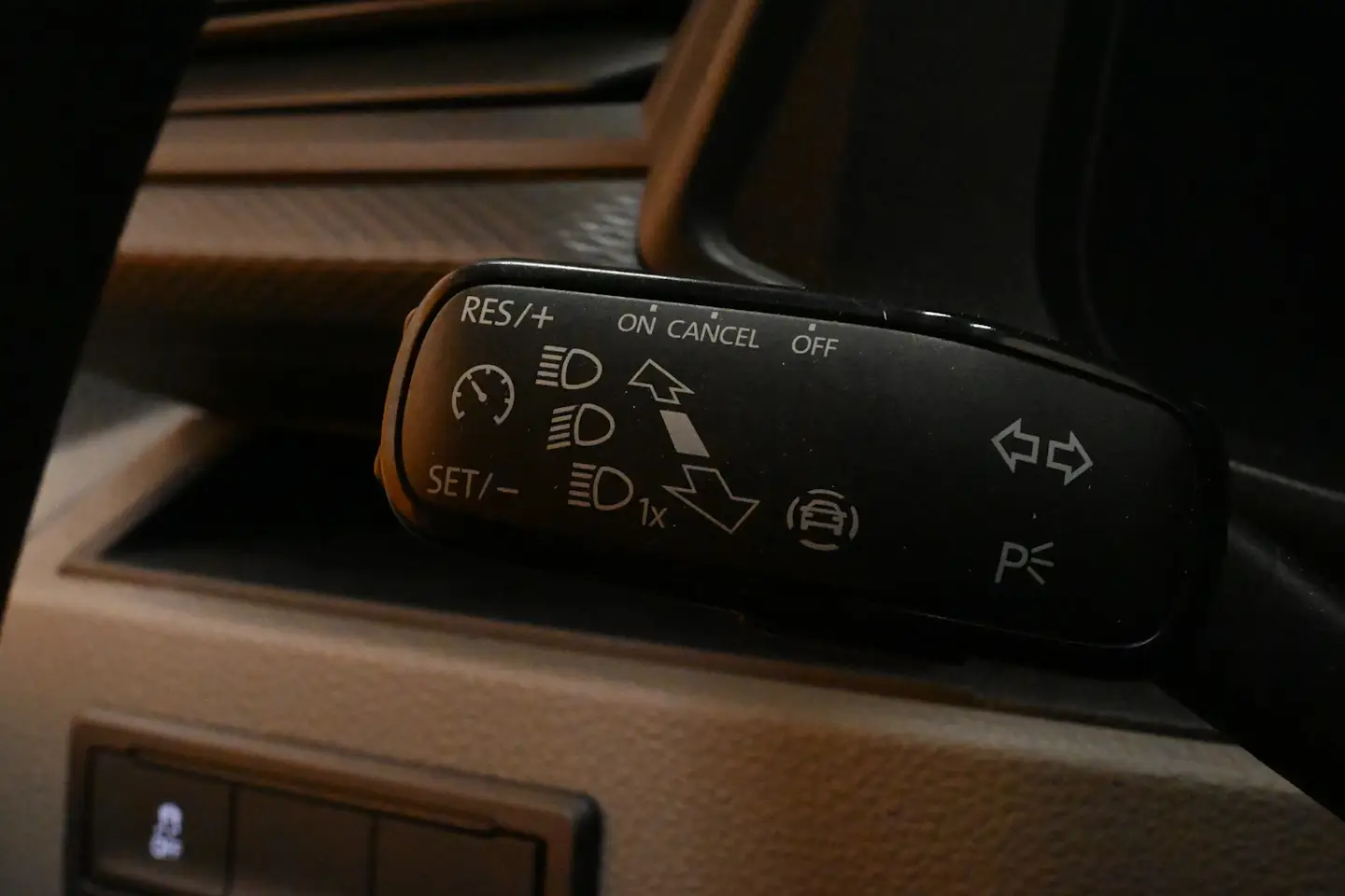 Car Image - ZyW2oKsnThRb8ZLBKBFoB