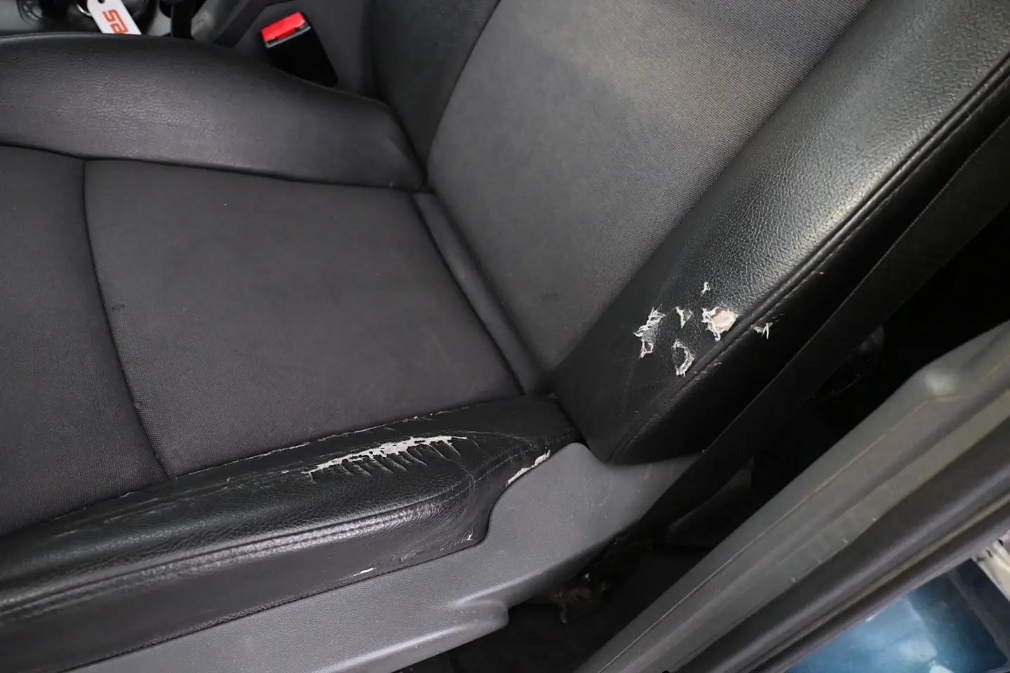 Car Image - 6LLCEM5G2TE6vVsJ6w2TXM