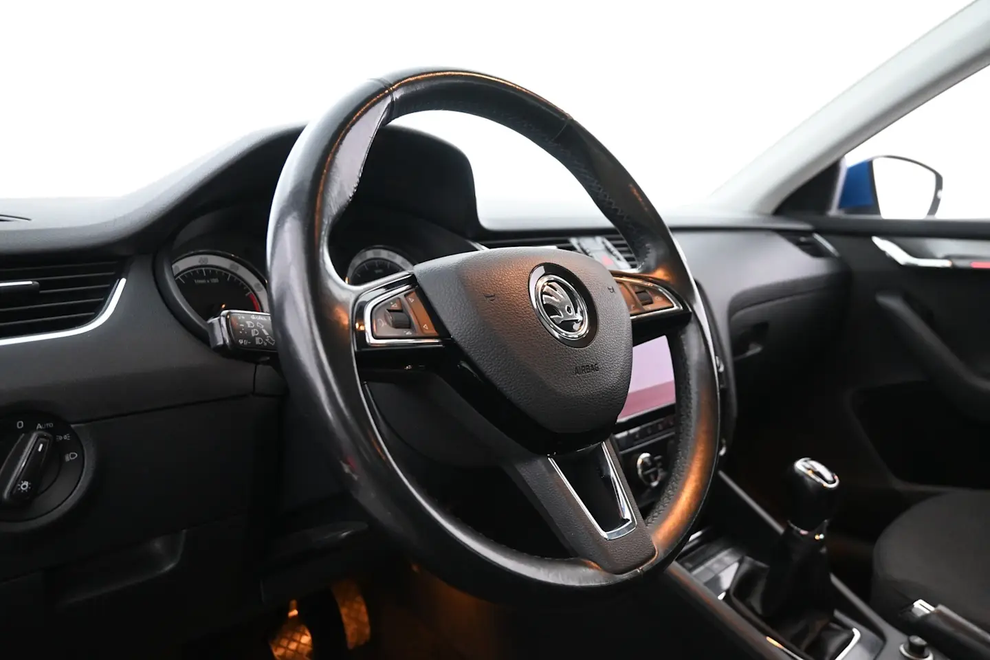 Car Image - 1feiueh3UlSTFQ7zEyUyUd