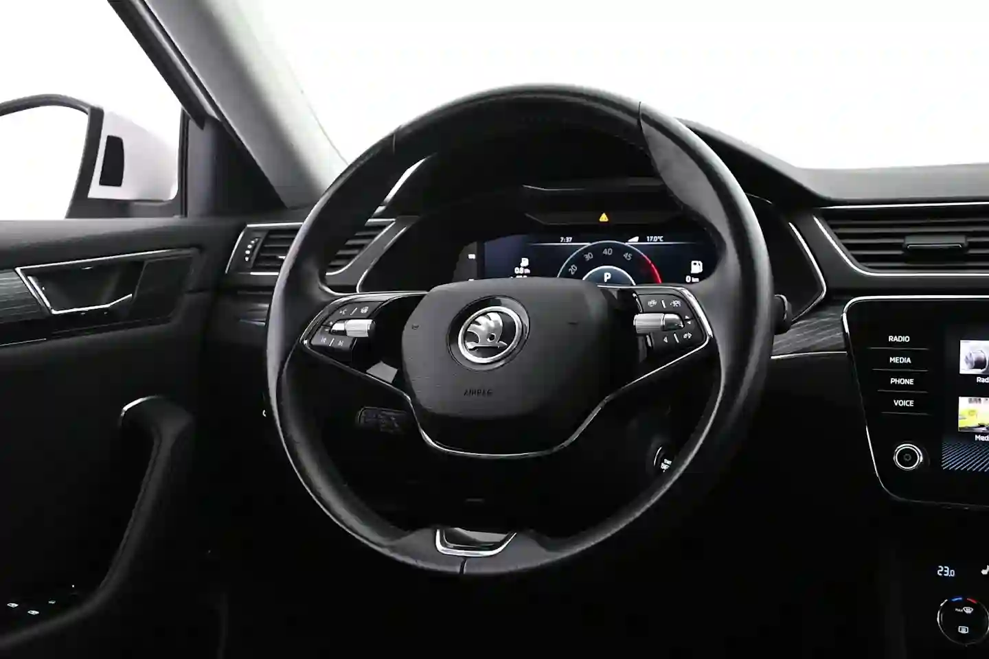 Car Image - yoWYJ7bbNn3bSf7Qz4j5T
