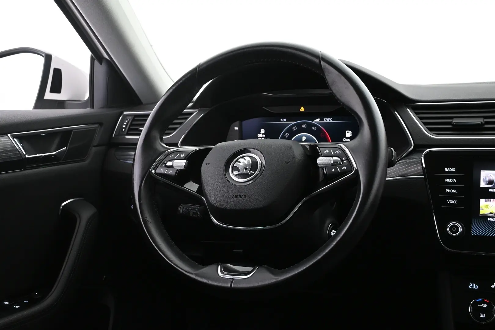 Car Image - yoWYJ7bbNn3bSf7Qz4j5T