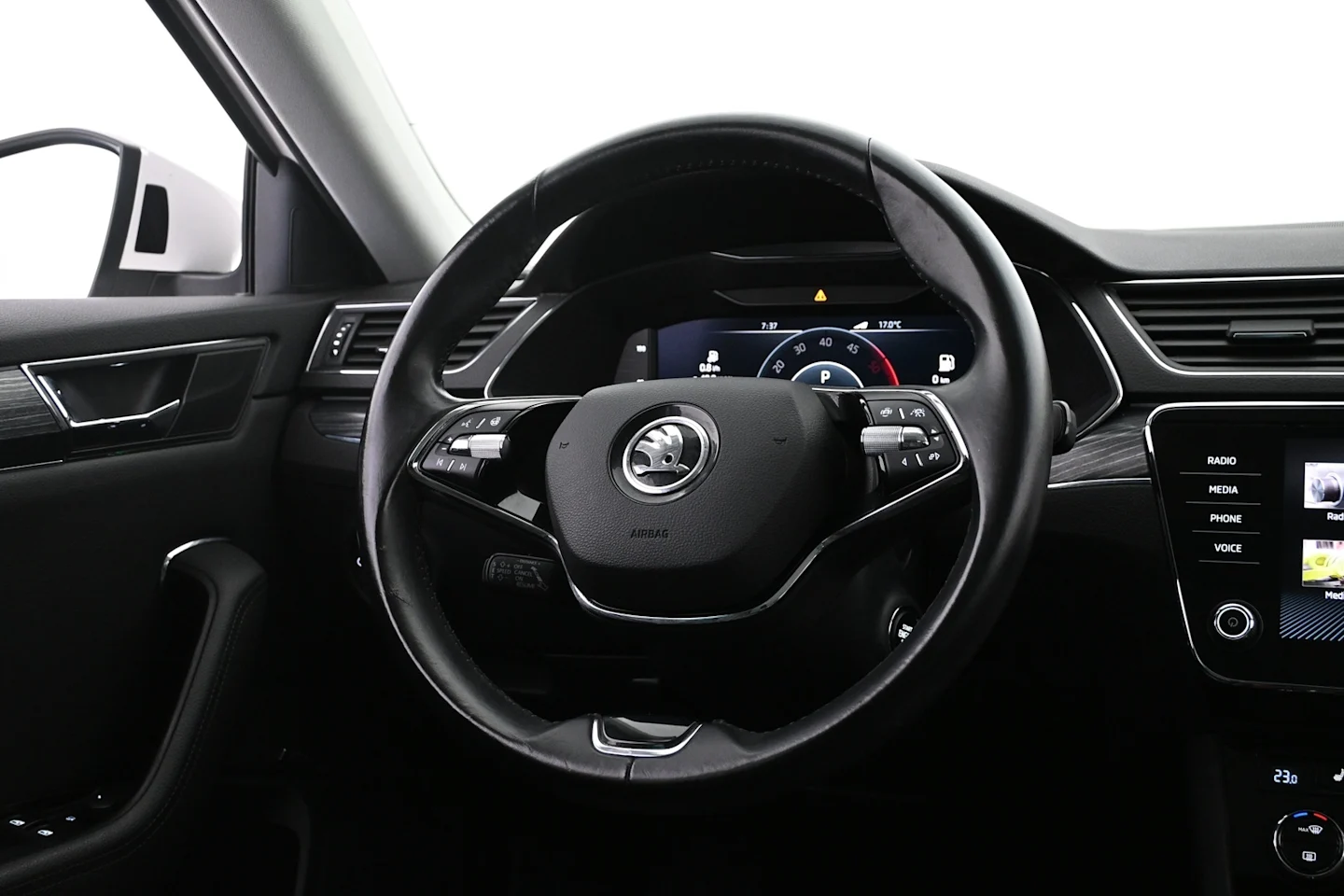 Car Image - yoWYJ7bbNn3bSf7Qz4j5T