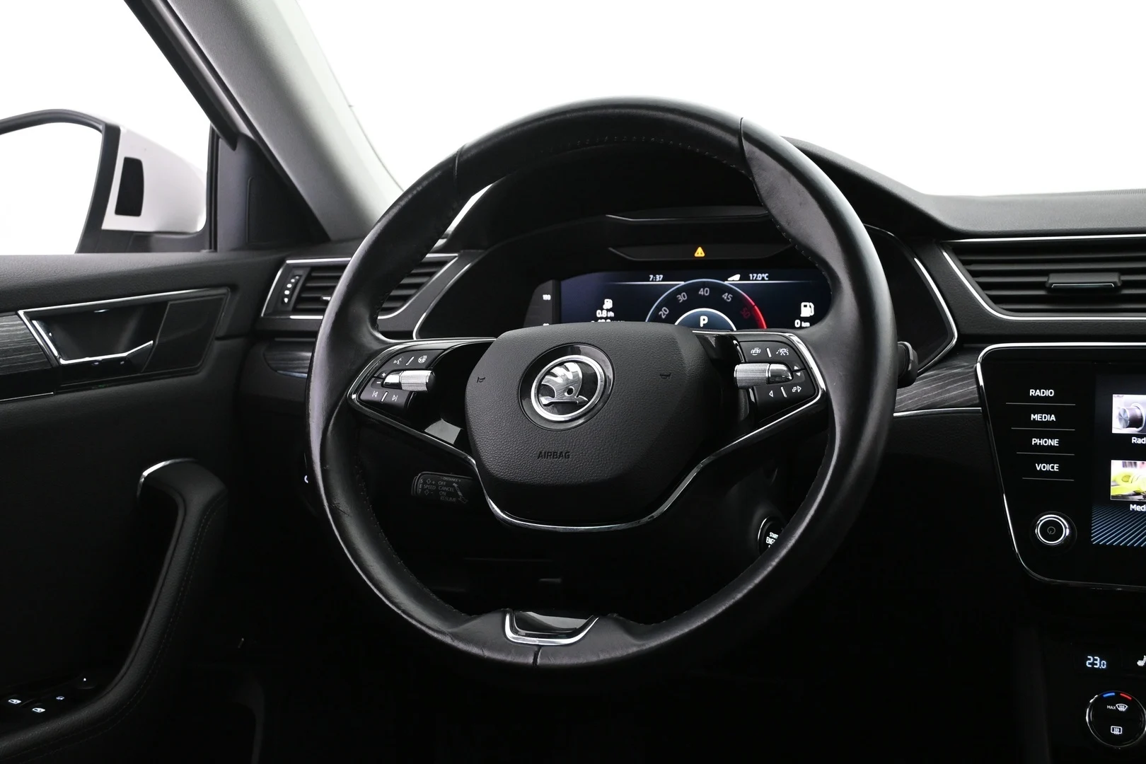 Car Image - yoWYJ7bbNn3bSf7Qz4j5T