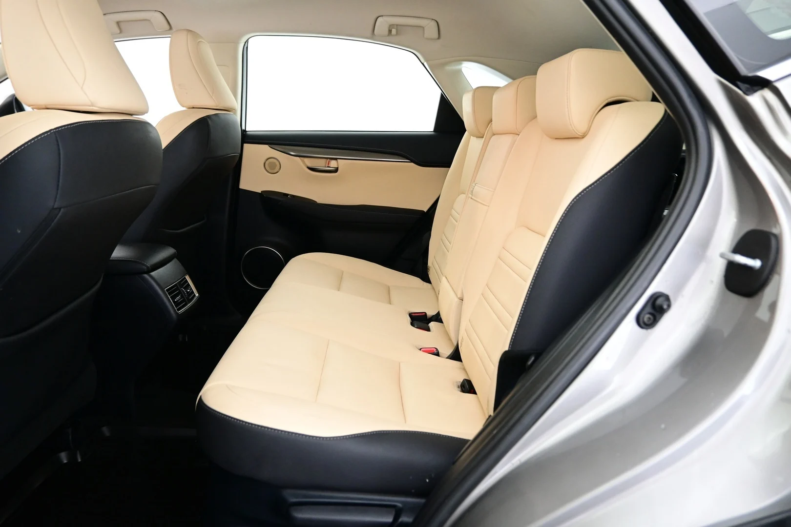 Car Image - 1OJmfgd0R1Zg8ED1565PTj
