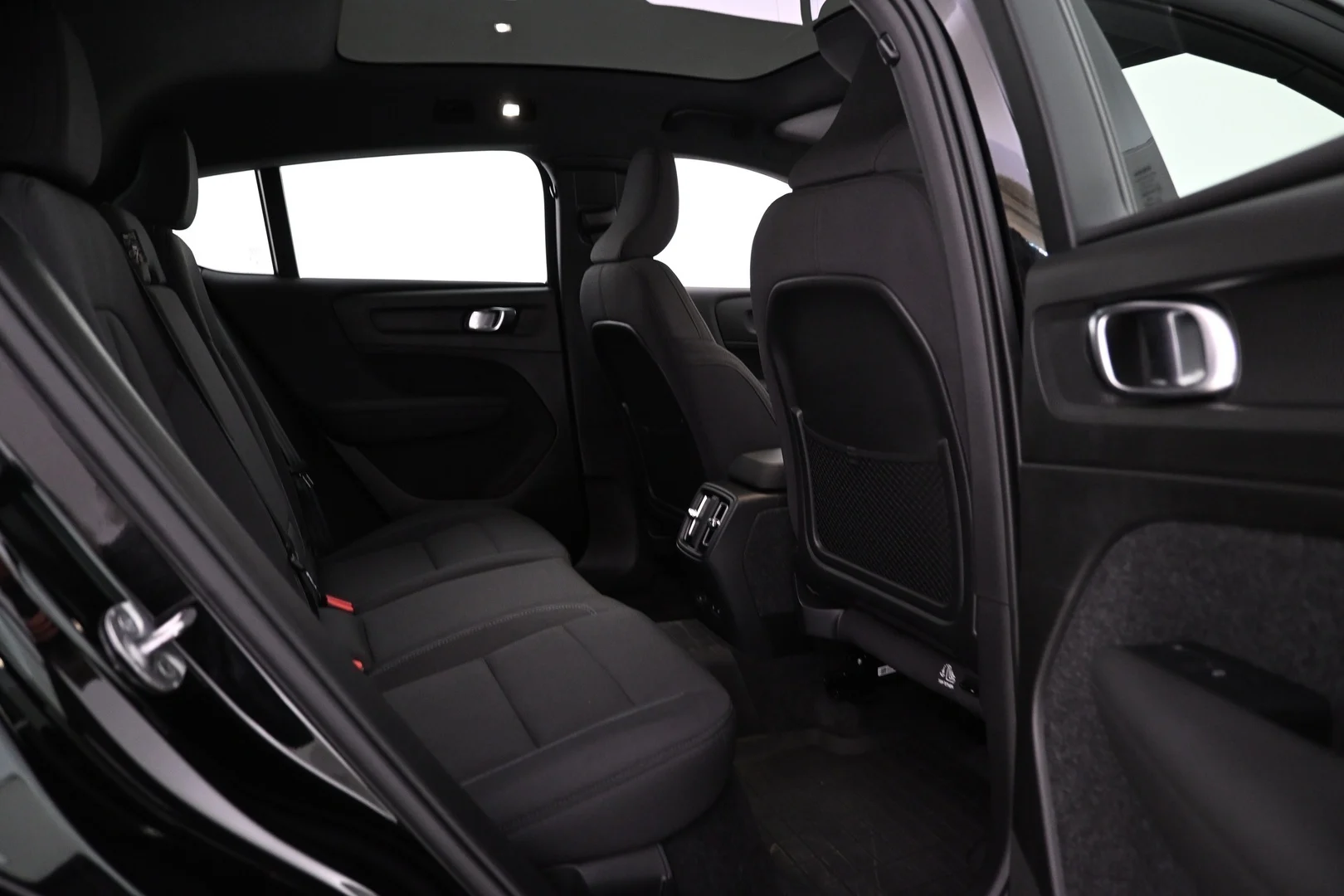 Car Image - 5lQDwdD3on1vknmYcKFmLJ