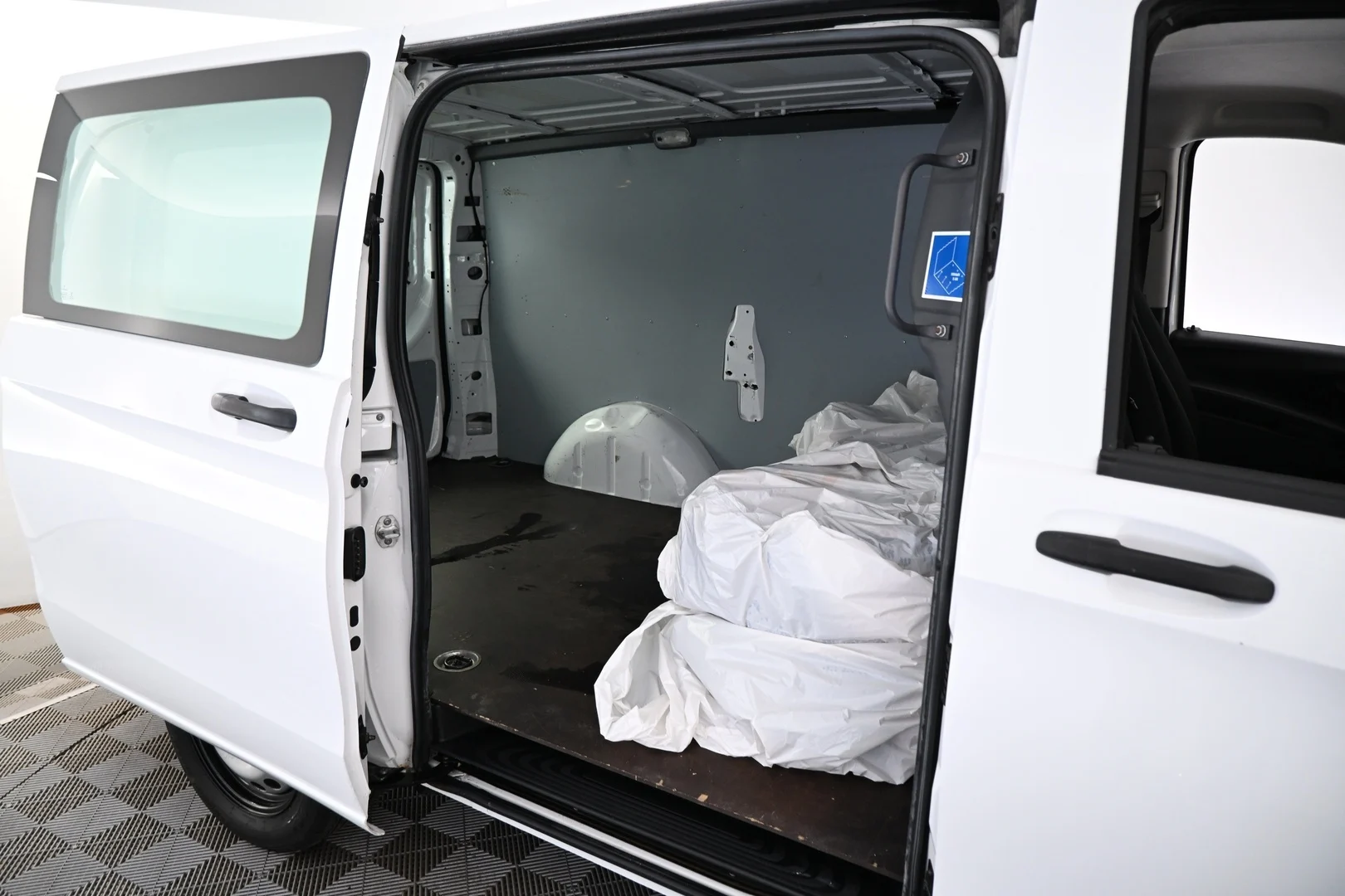 Car Image - 1hGqOhn4d4Bvr6nmbkgrod