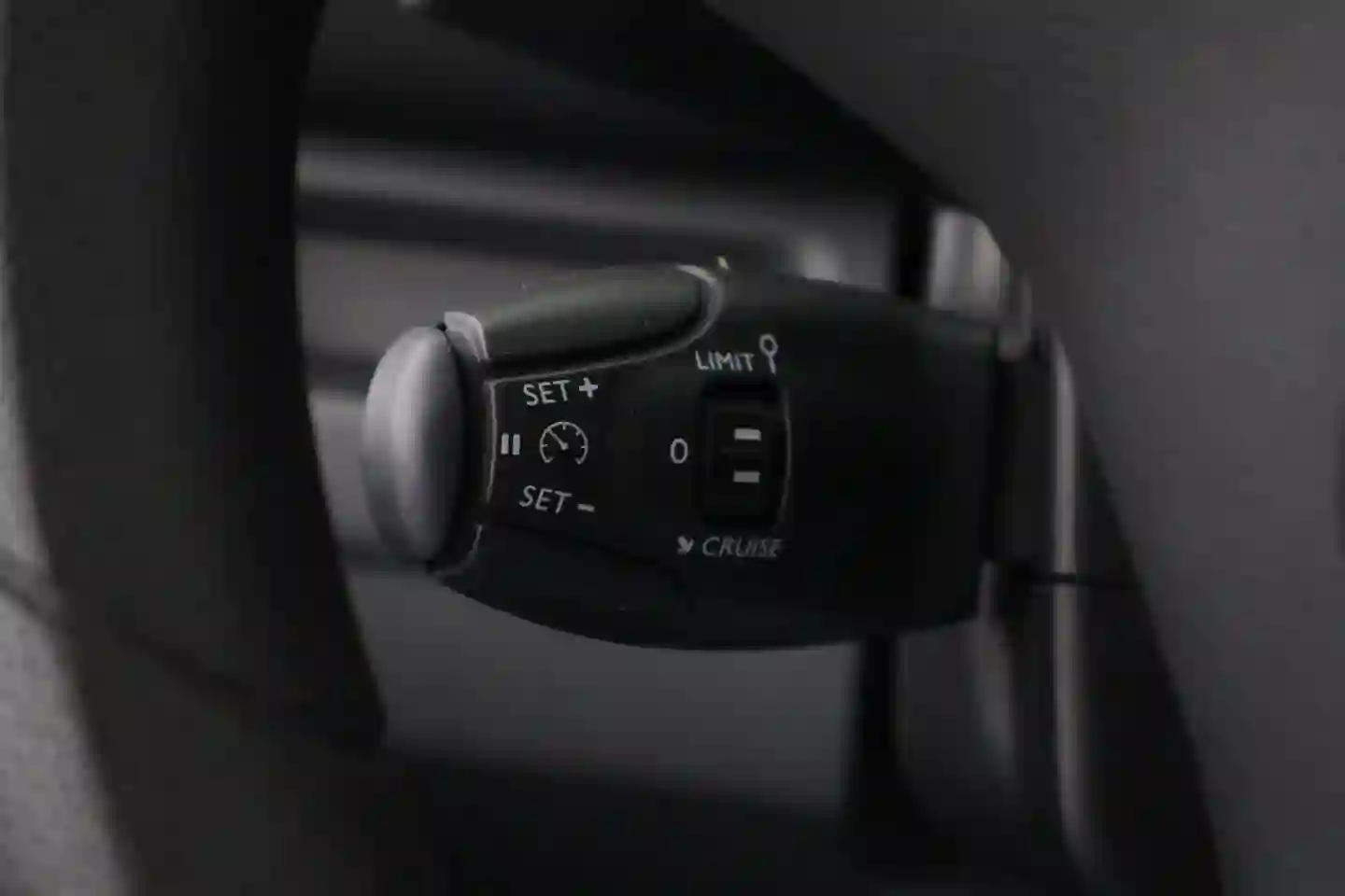 Car Image - 1jWOcEUQr0foGIJOD8Esfb