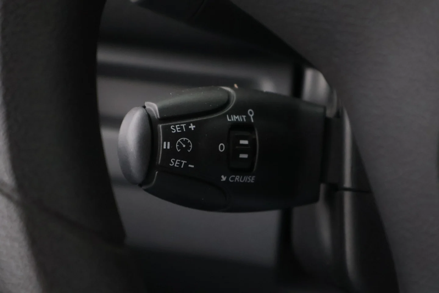Car Image - 1jWOcEUQr0foGIJOD8Esfb