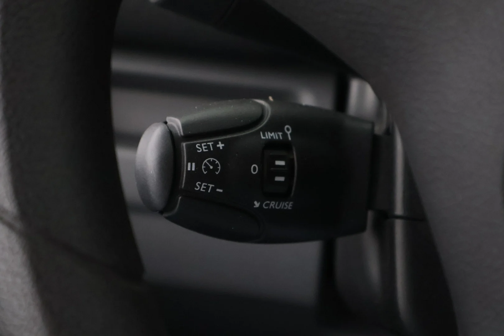 Car Image - 1jWOcEUQr0foGIJOD8Esfb