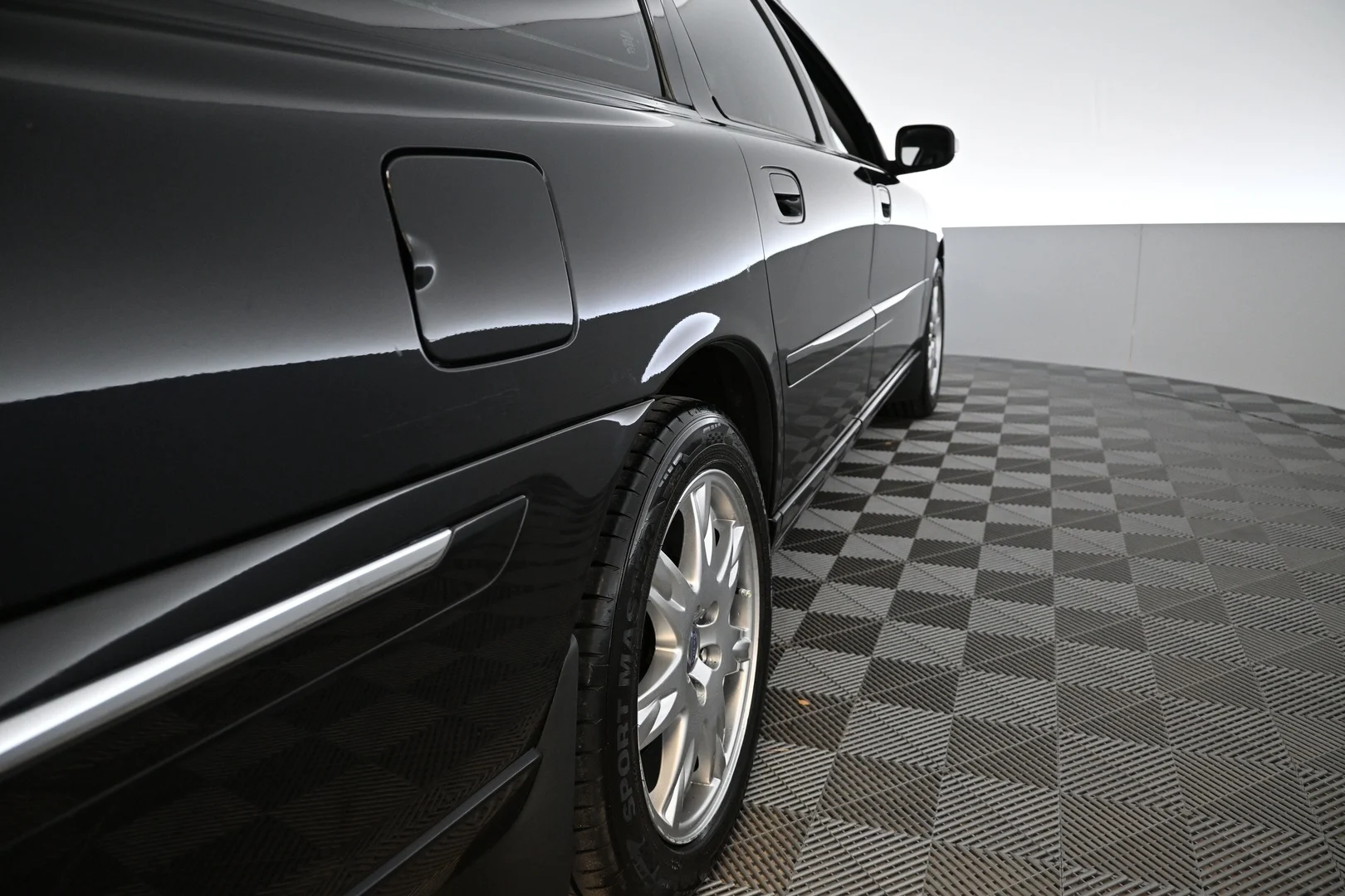 Car Image - 3q2JEkrY2X8qSF9vgy0FpJ