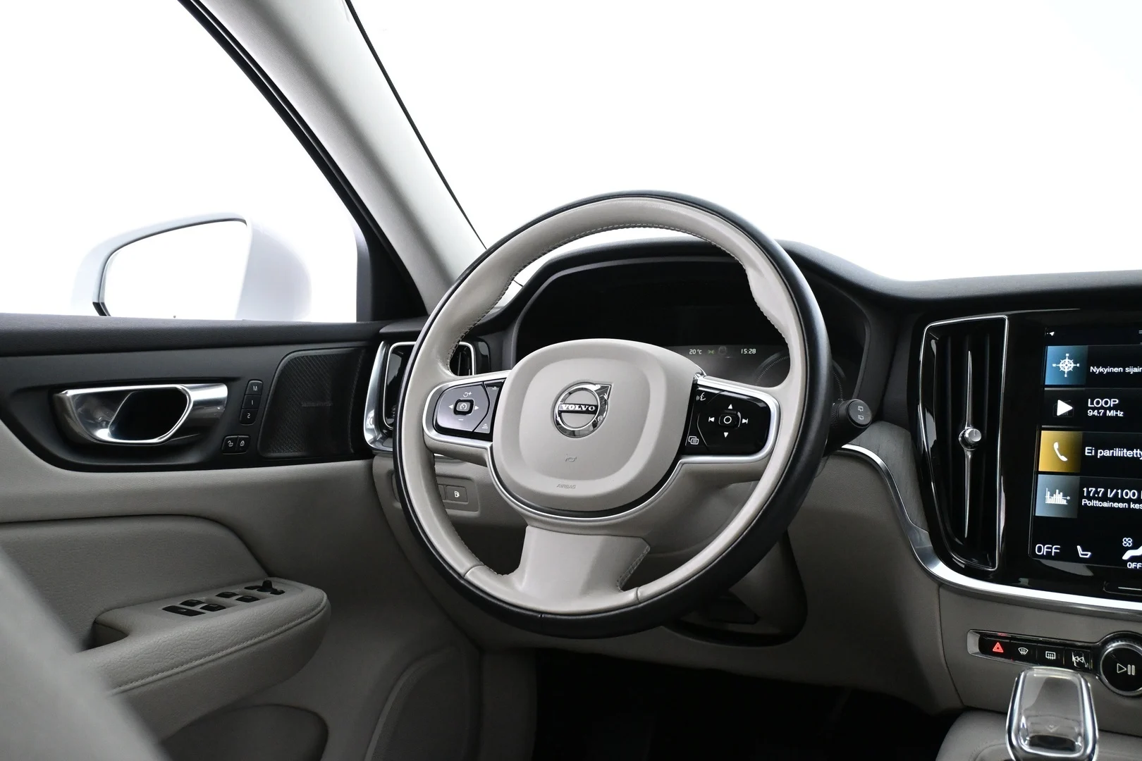 Car Image - BOeo3idWg761DcYUrPY8O