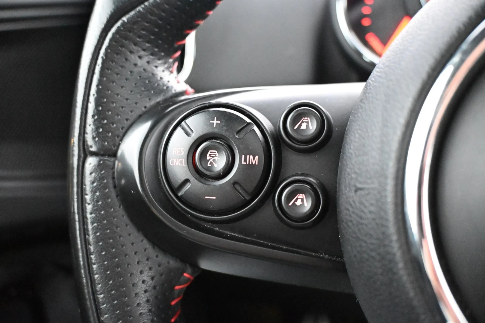 Car Image - 37l8iDb5OQ13qq2dsDBEEE