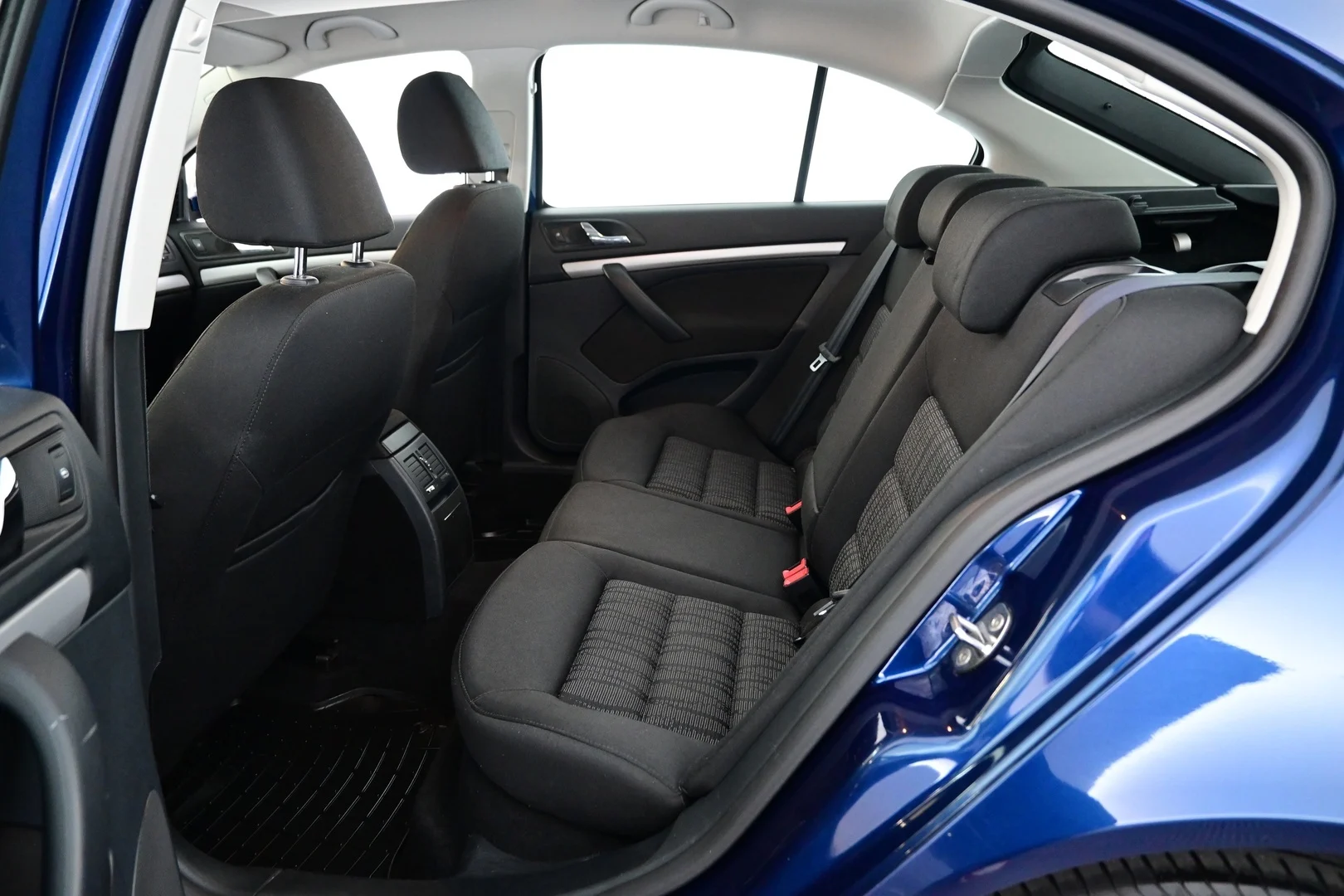 Car Image - 2HIiP0PICYJpc8GDyykLOT