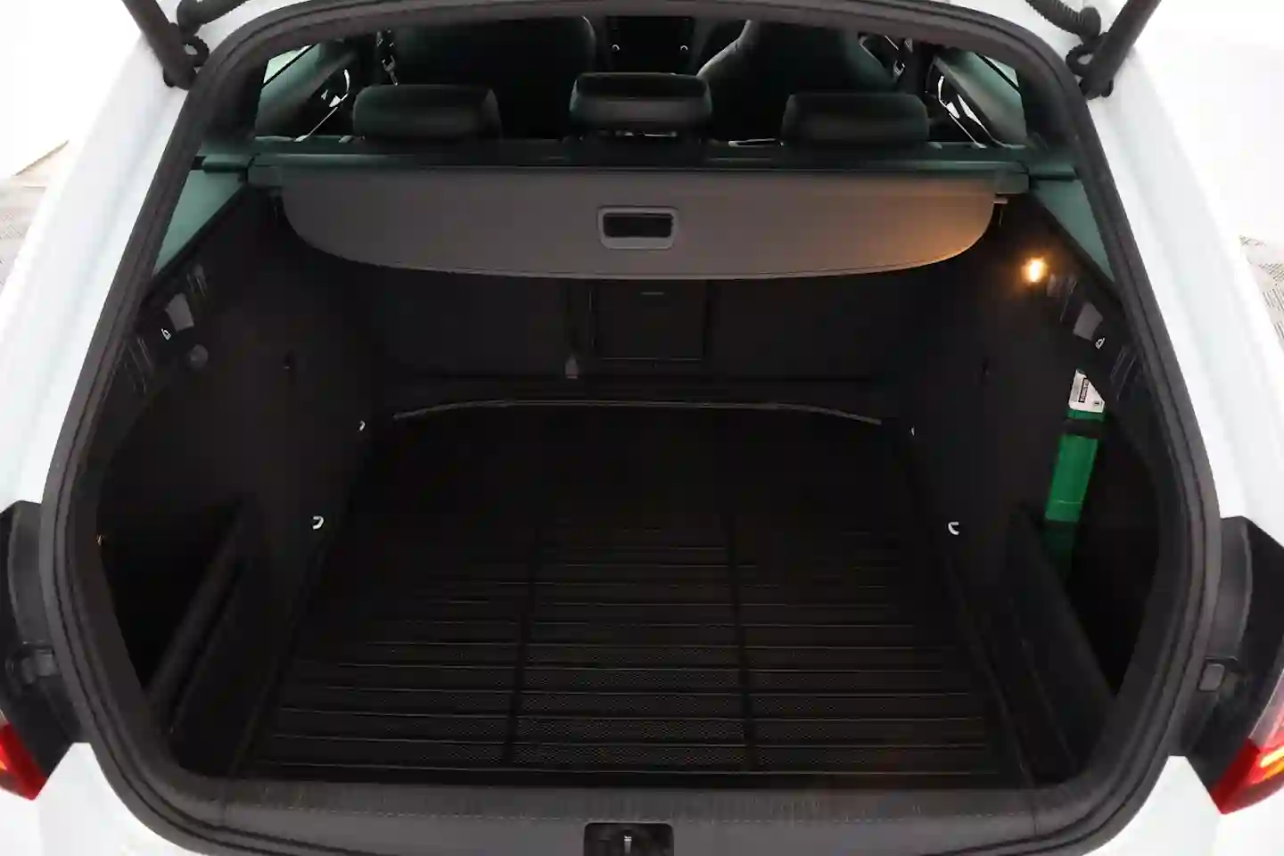 Car Image - MPrRYnI2XczWXDxOfvNVT