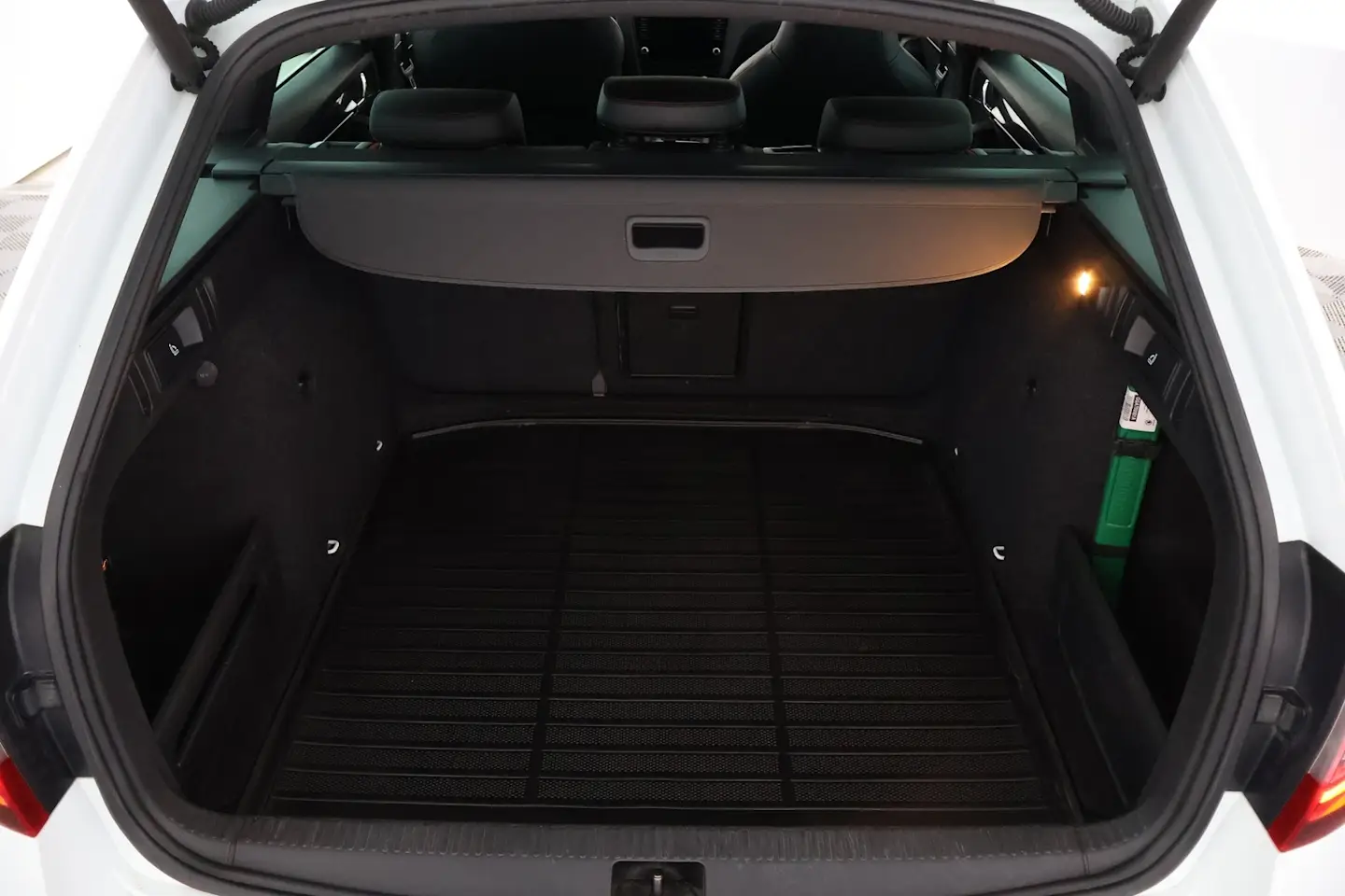 Car Image - MPrRYnI2XczWXDxOfvNVT
