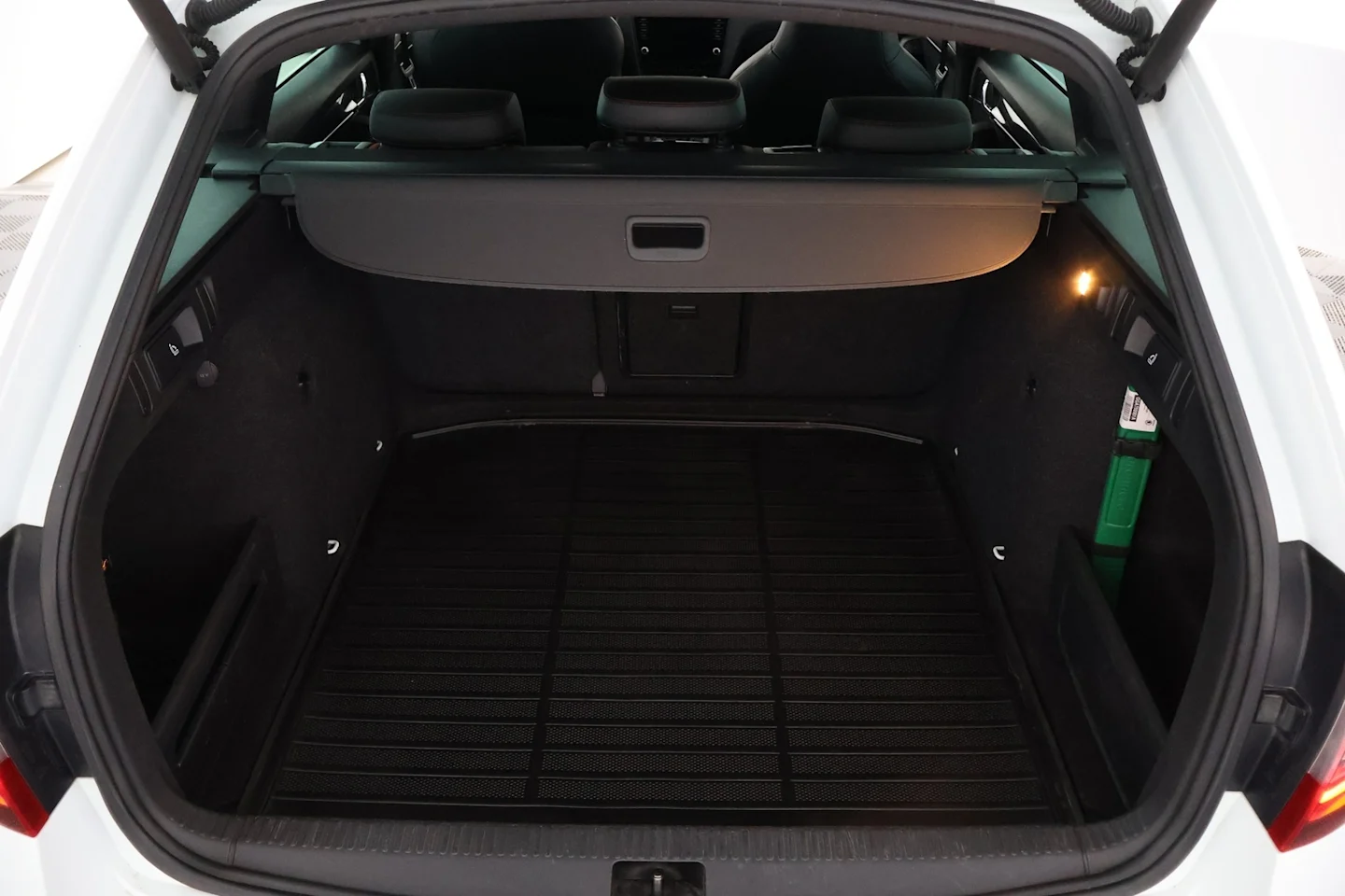 Car Image - MPrRYnI2XczWXDxOfvNVT