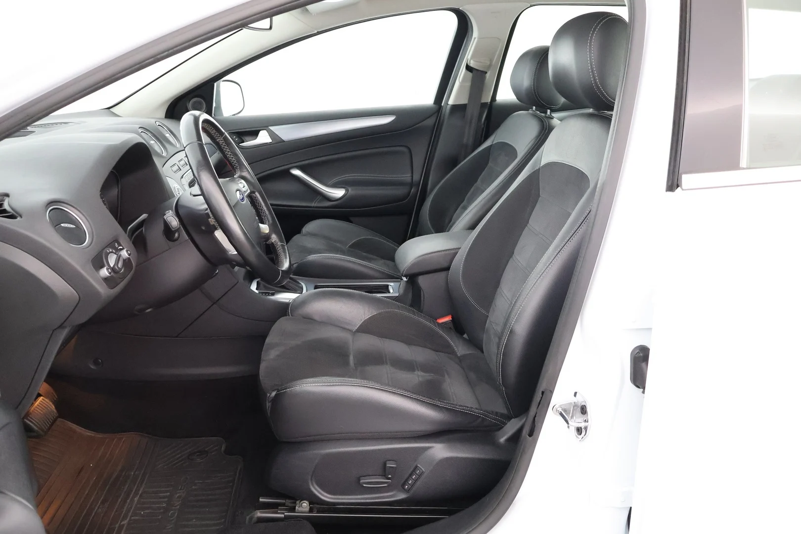 Car Image - 4prTJsBhwMWydxcebs5X11