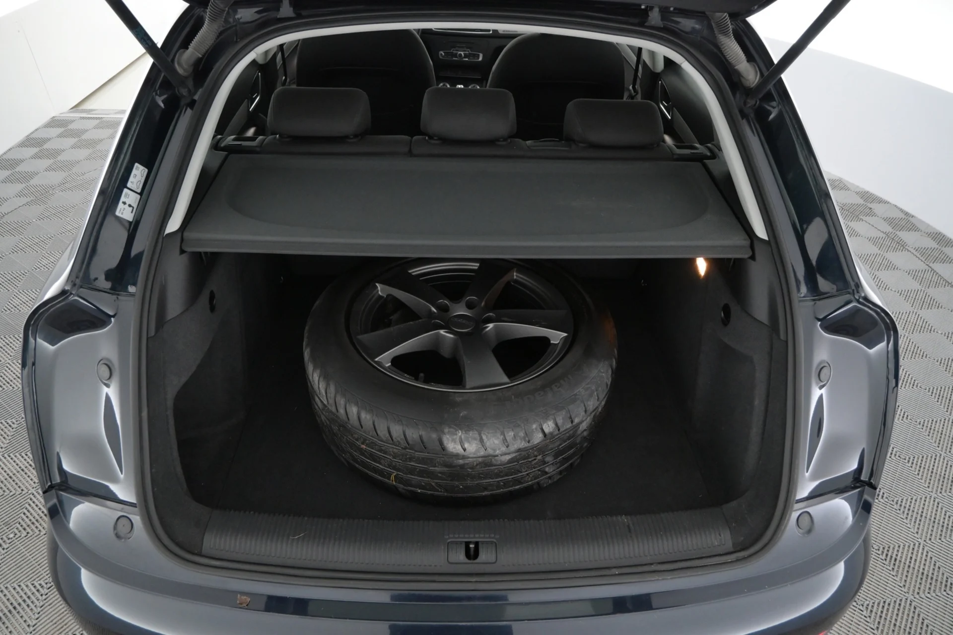 Car Image - 6QHPqfyRXGy0NG4tfPclbI