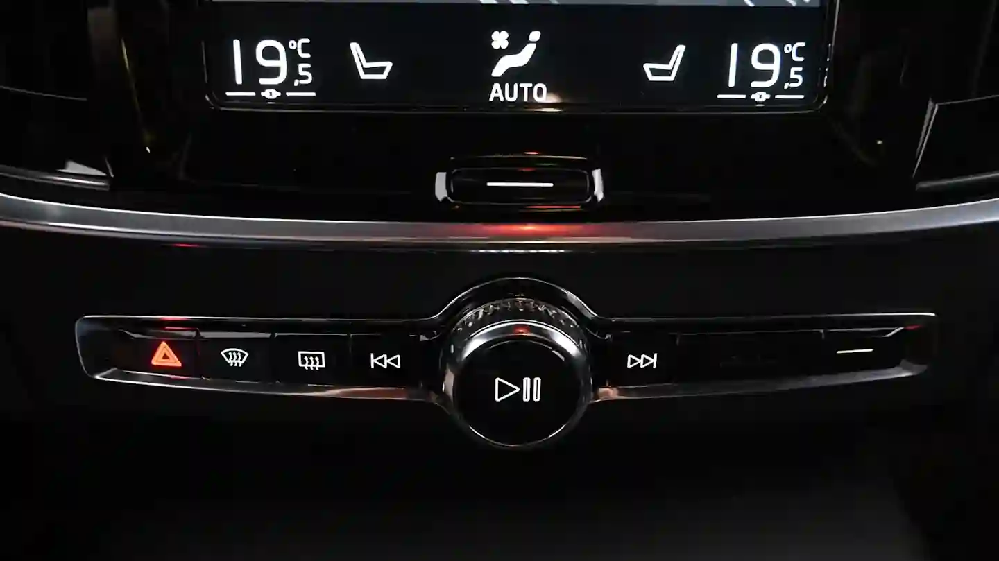 Car Image - 7uA1qSiMrZqz8cOSy1V6cZ