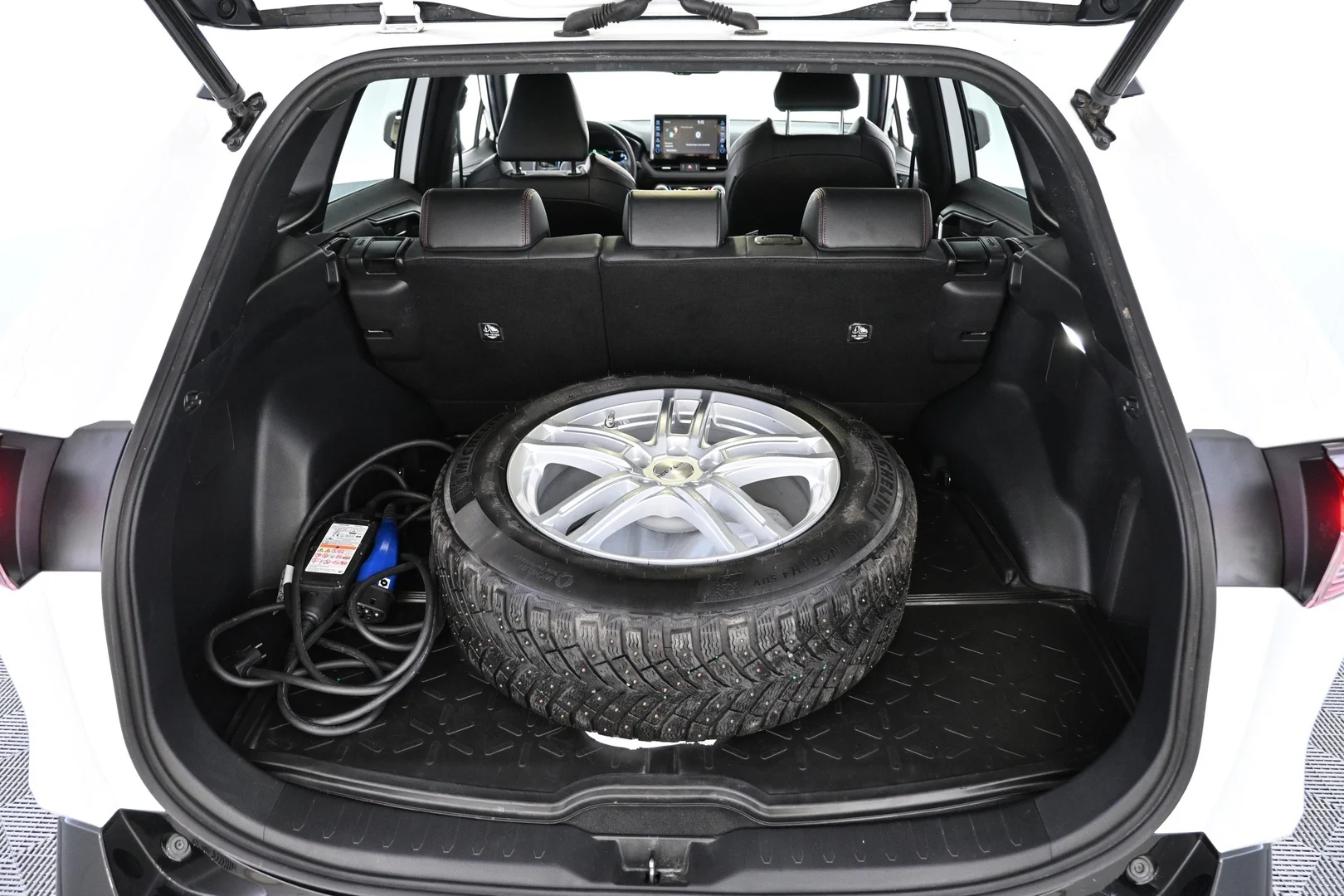 Car Image - 6jFHGJblwe97WWn1fMWNJ7