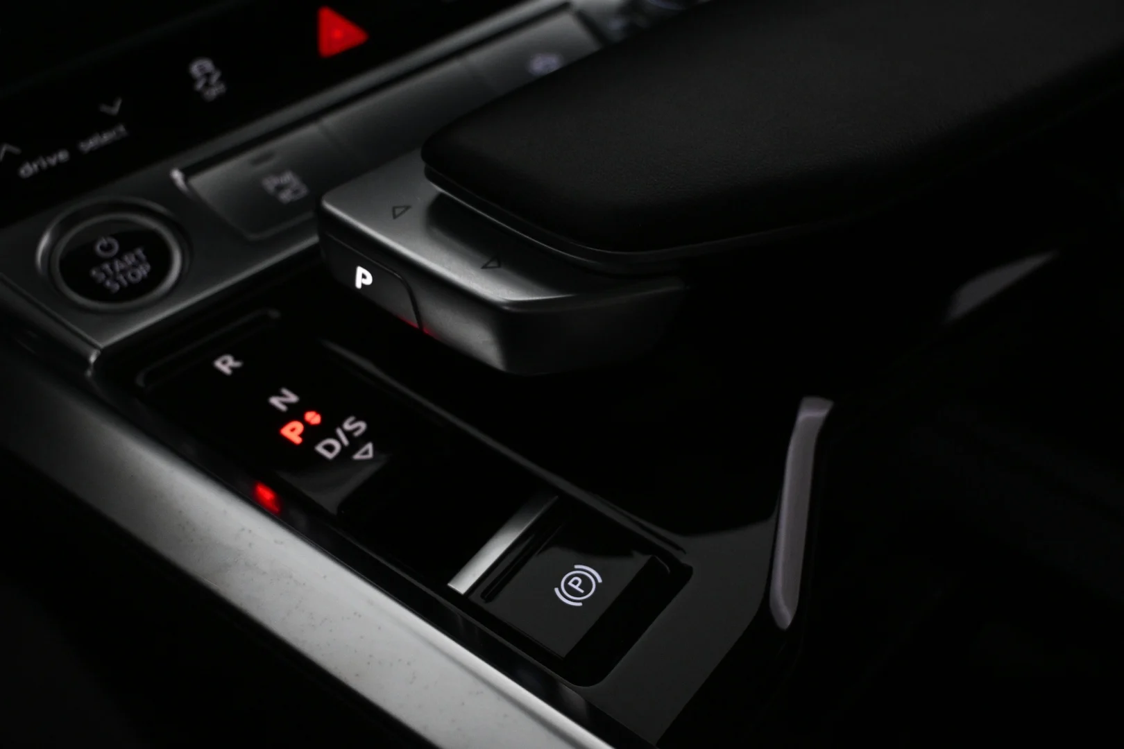 Car Image - 3pIS90ElmFn4m01QJQLG3g