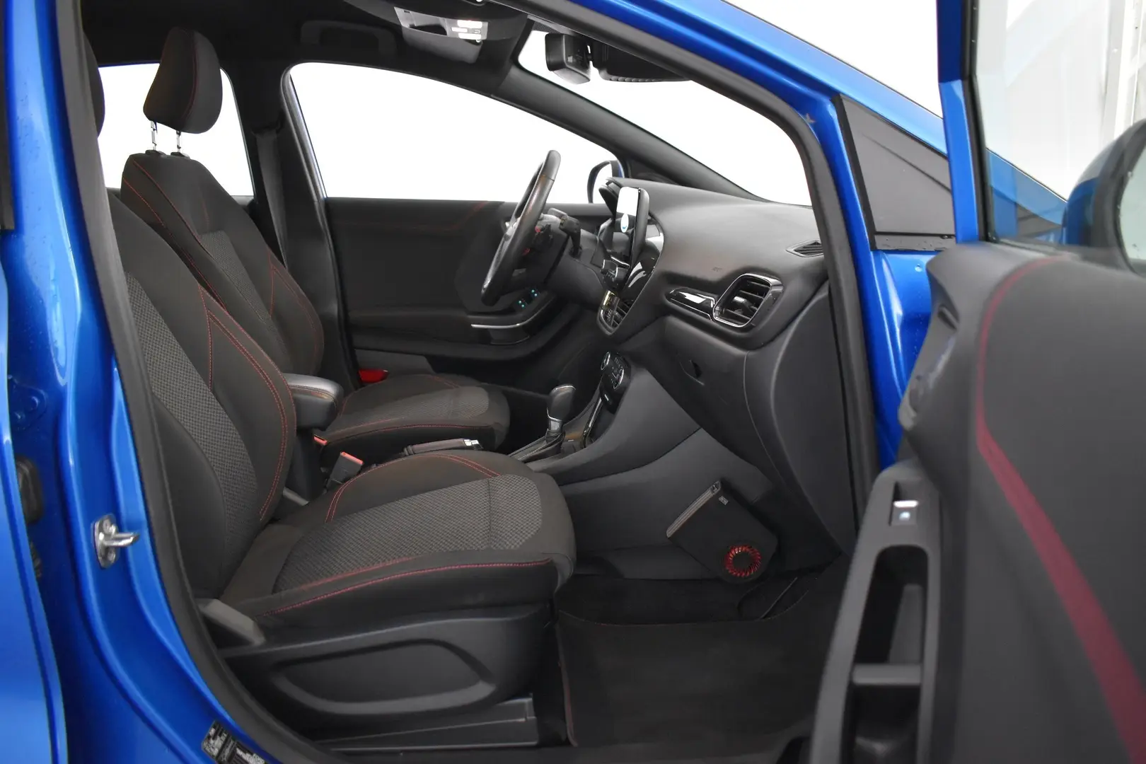 Car Image - ezs0Eua1xwmbHc881yPi6