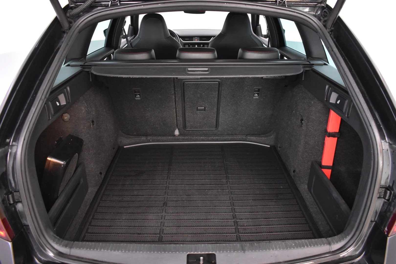 Car Image - hiX4PAiyeqBdmCyZ3uWP9