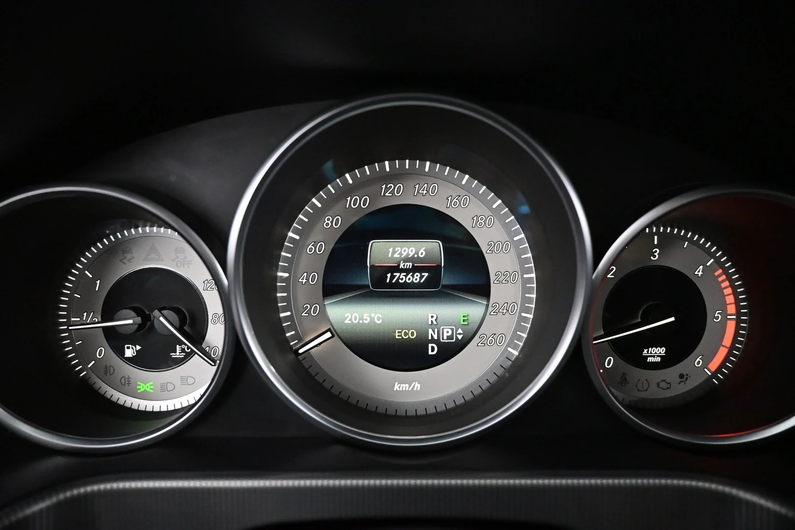 Car Image - 4Q6X8glInD3tE3VRf6hC4m