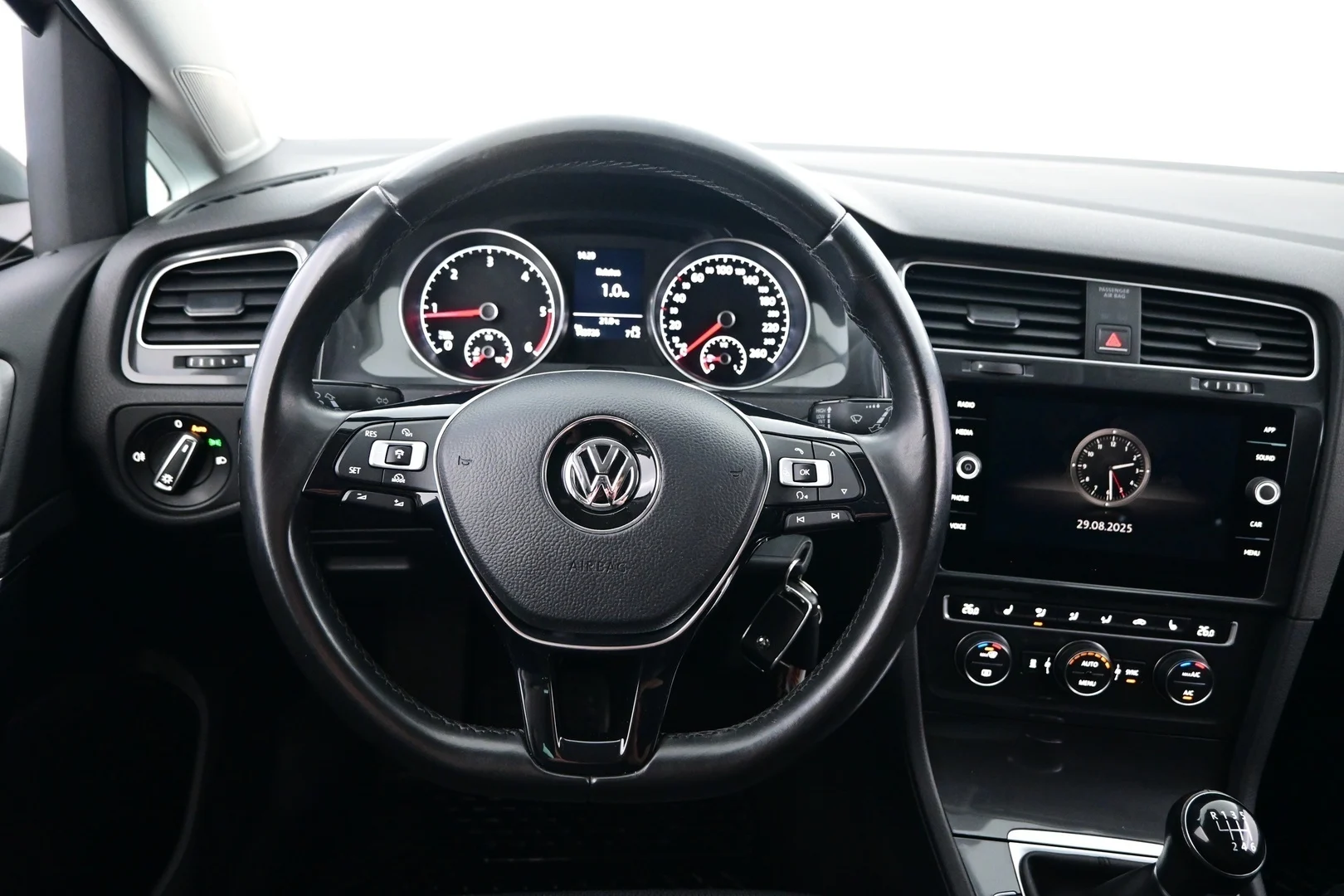 Car Image - 3zkl2YN49RloC7JpppZoIo