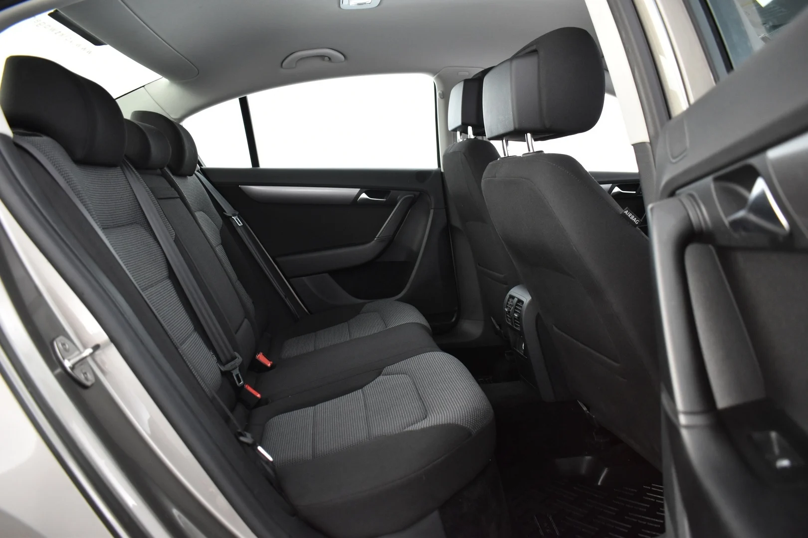 Car Image - 6O05LrKUUIFE8aZ01B2iI9