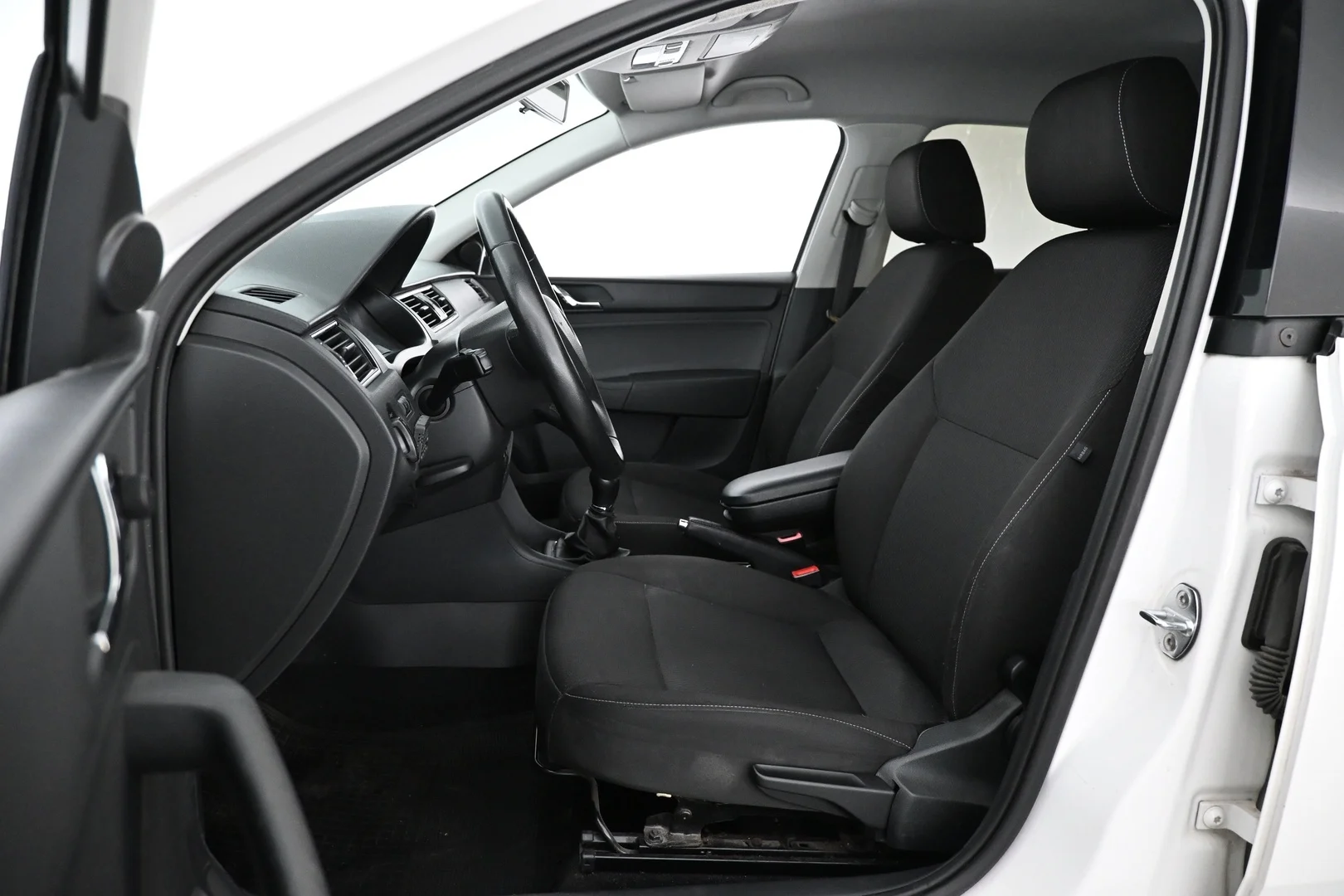 Car Image - 2EeDA5jOZG2oAd7uQ6SwdX