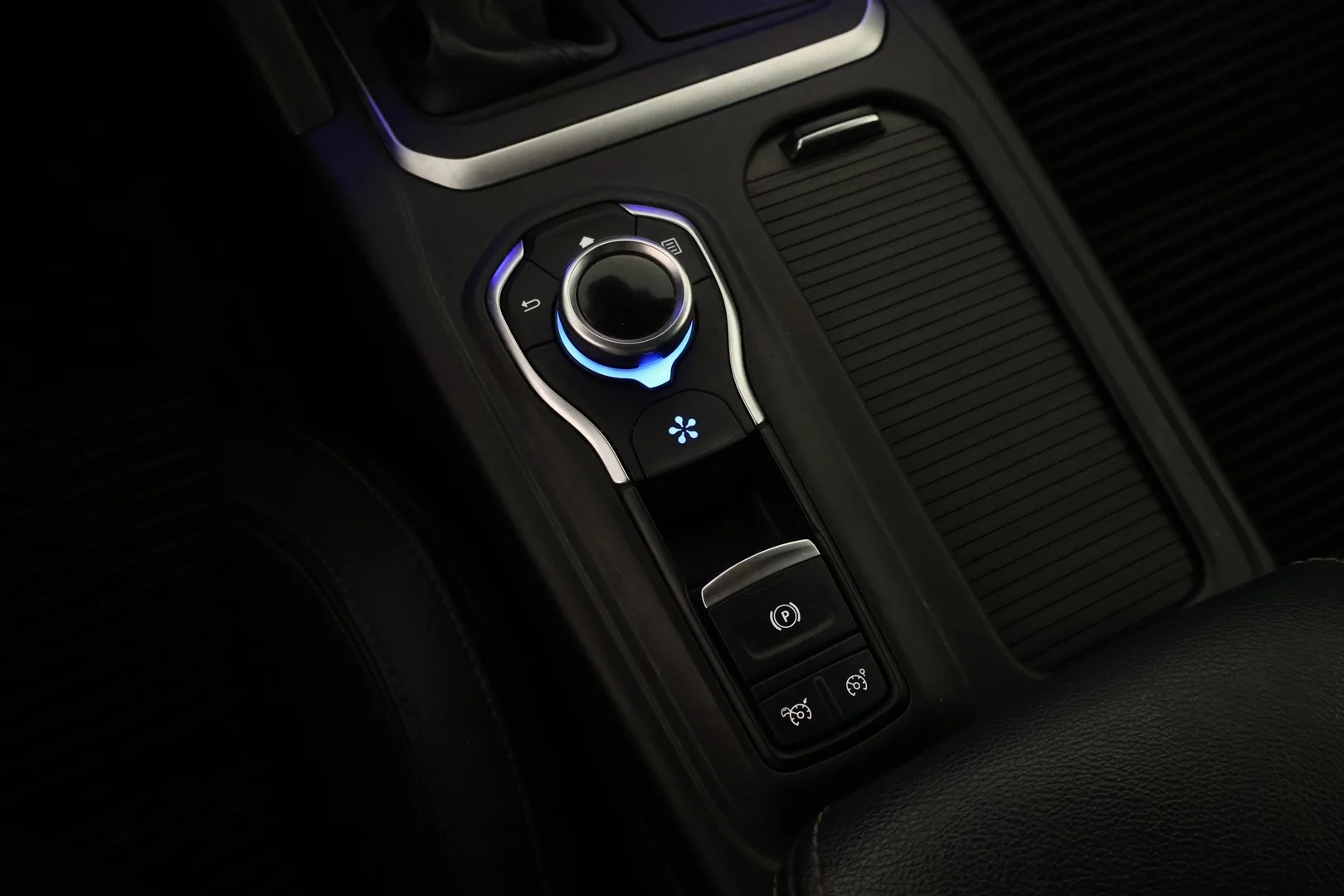 Car Image - 4xSuO3x3NslZ2GvHflZbQe