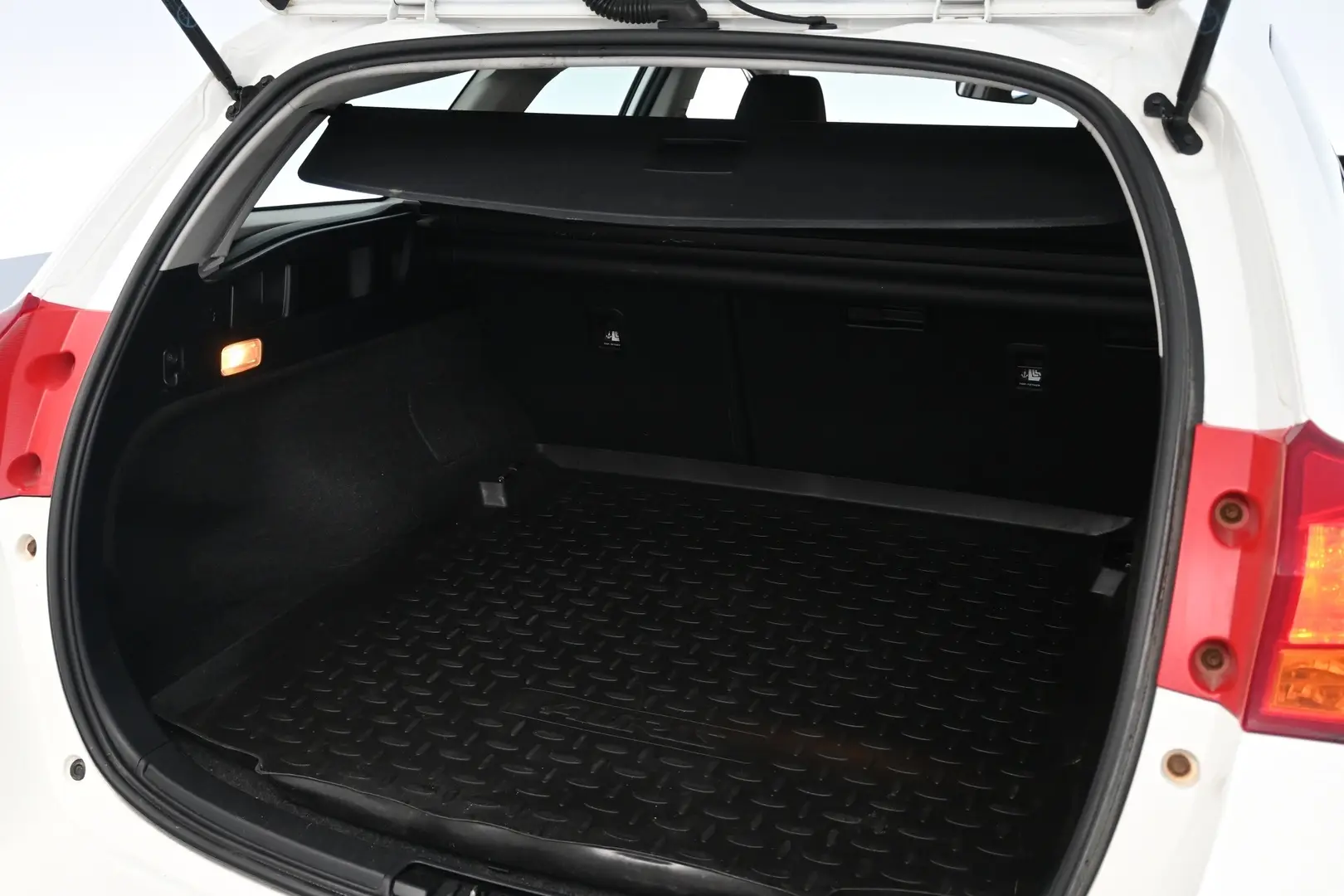 Car Image - 5LCSmJhfE3urabxKnWTZrY